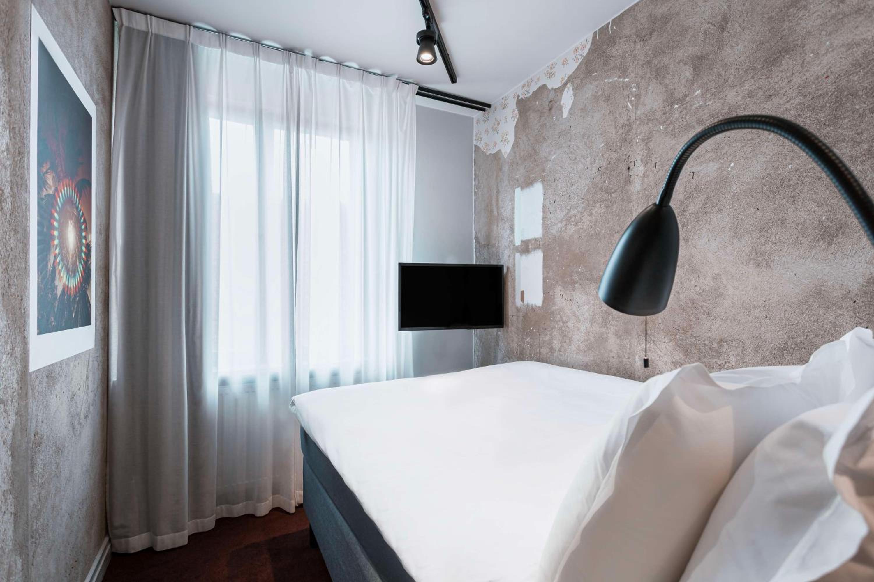 Double Room thumbnail 6