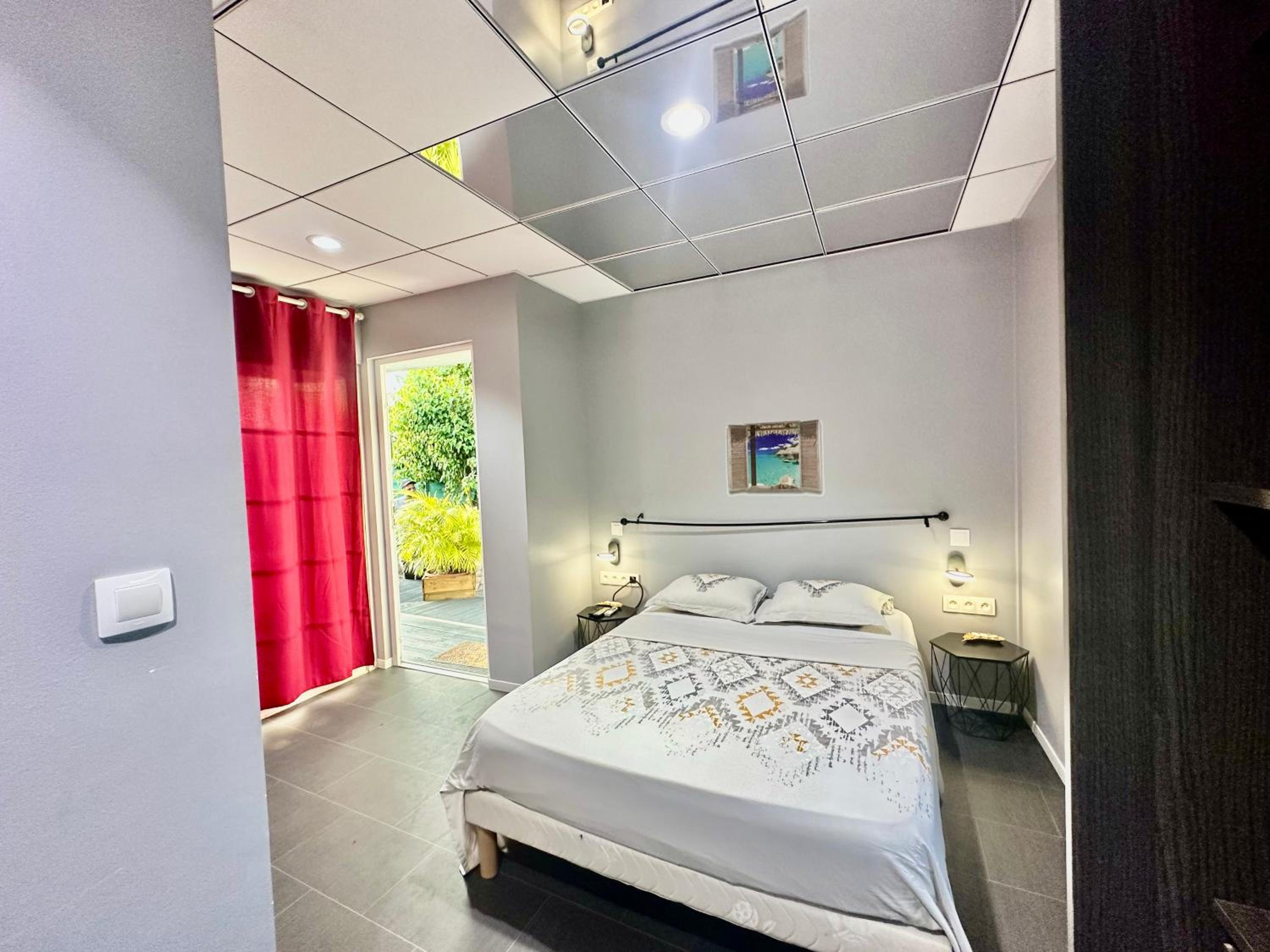 One-Bedroom House photo 1