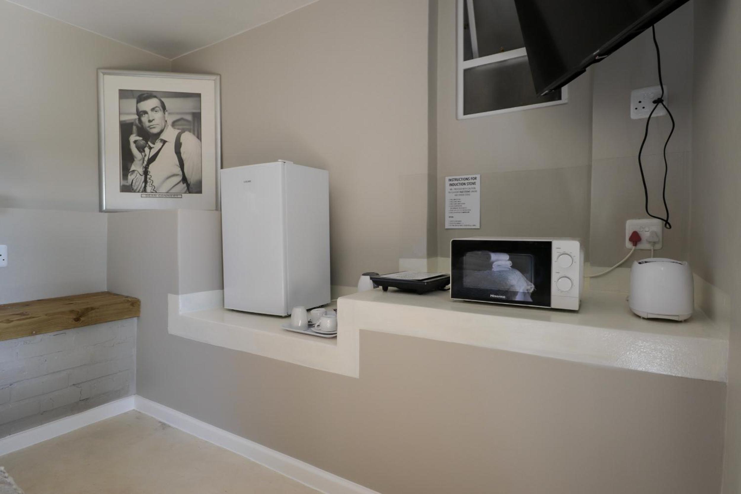 Deluxe Queen Studio  - Photo 16