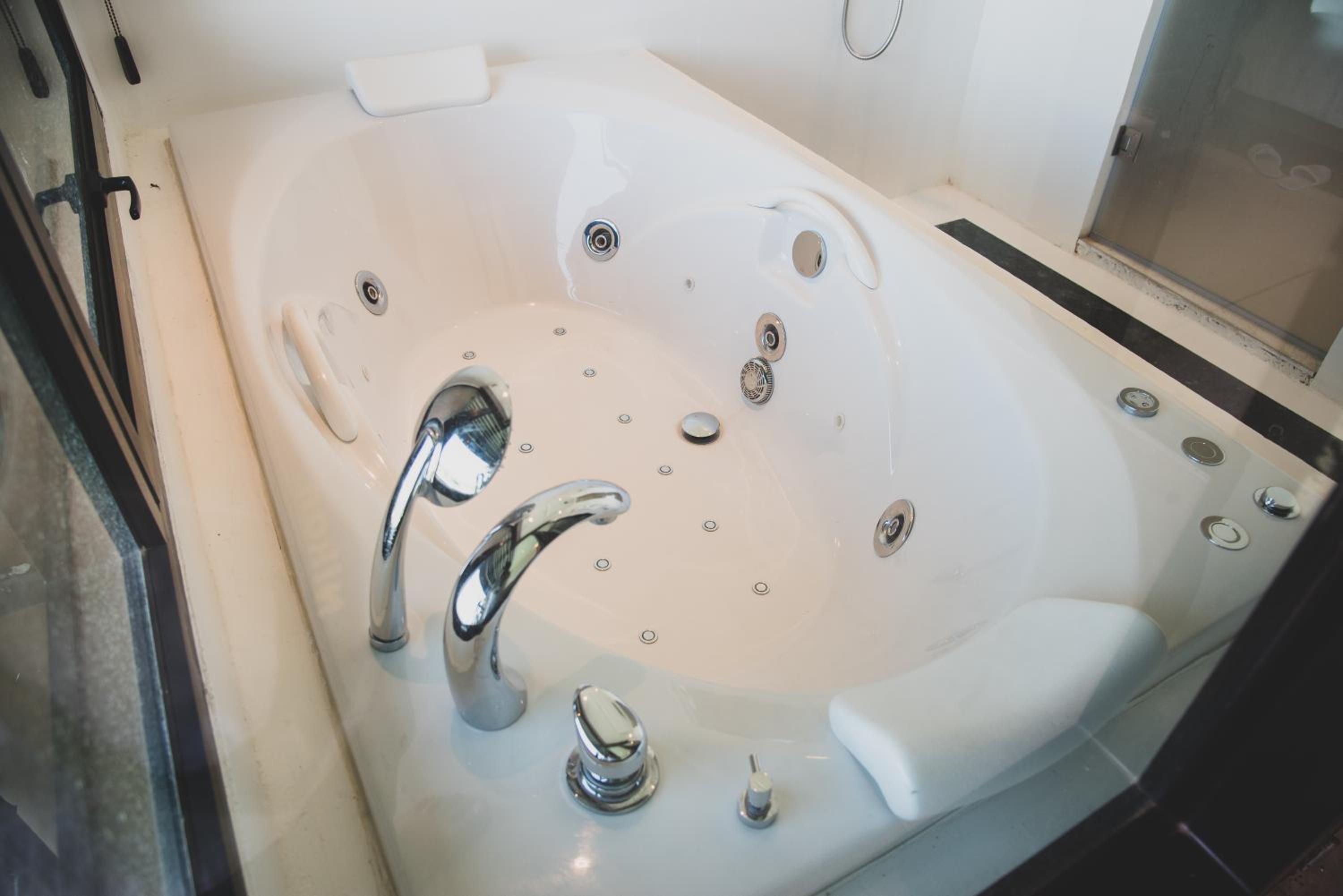 Deluxe Double or Twin Room with Balcony photo 3