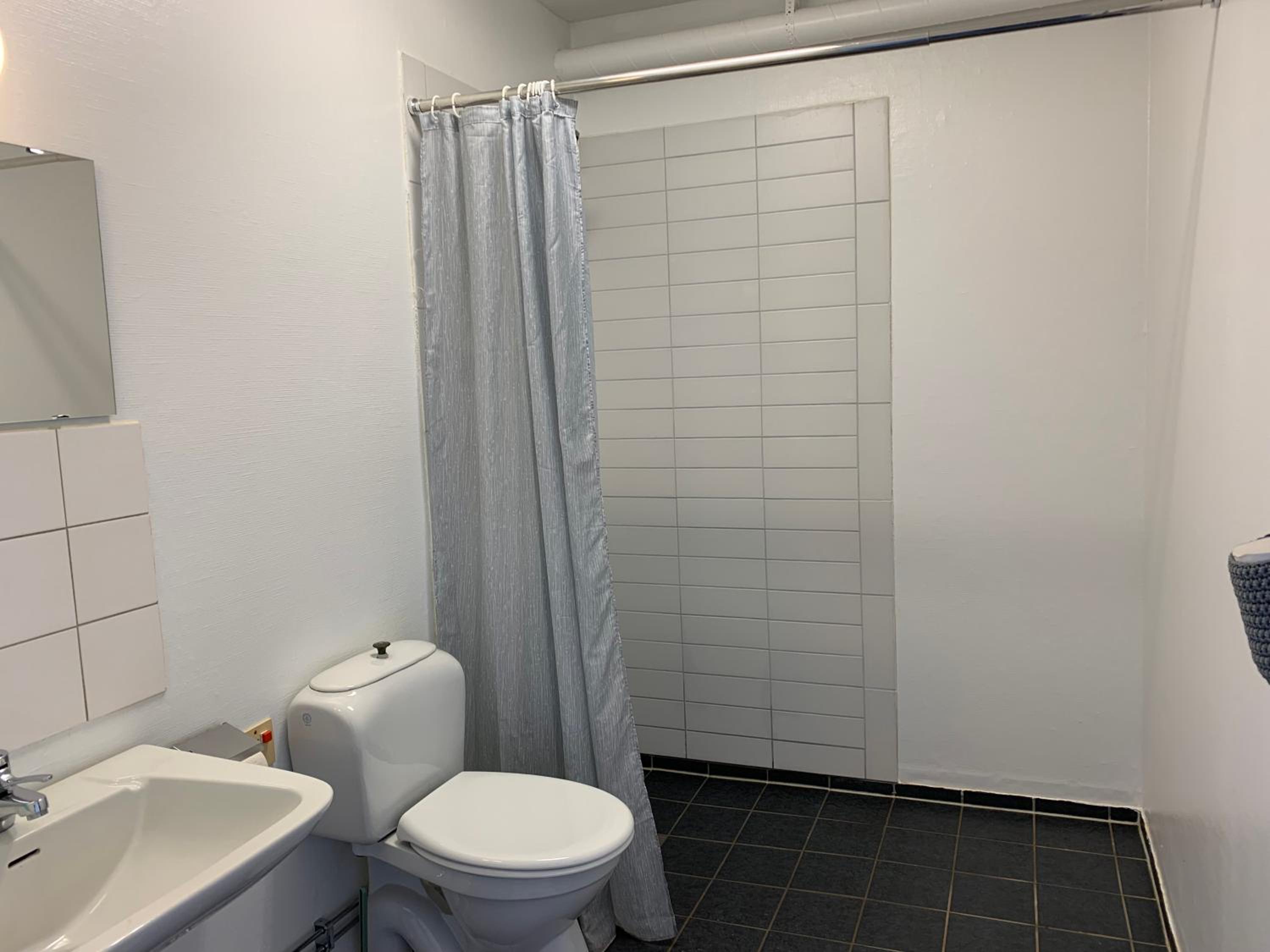 Twin Room with Private Bathroom photo 3