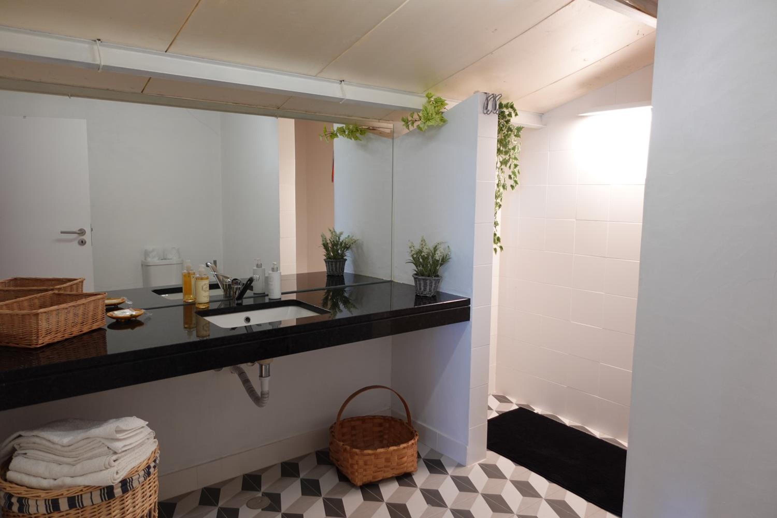 Quadruple Room with Private Bathroom photo 3