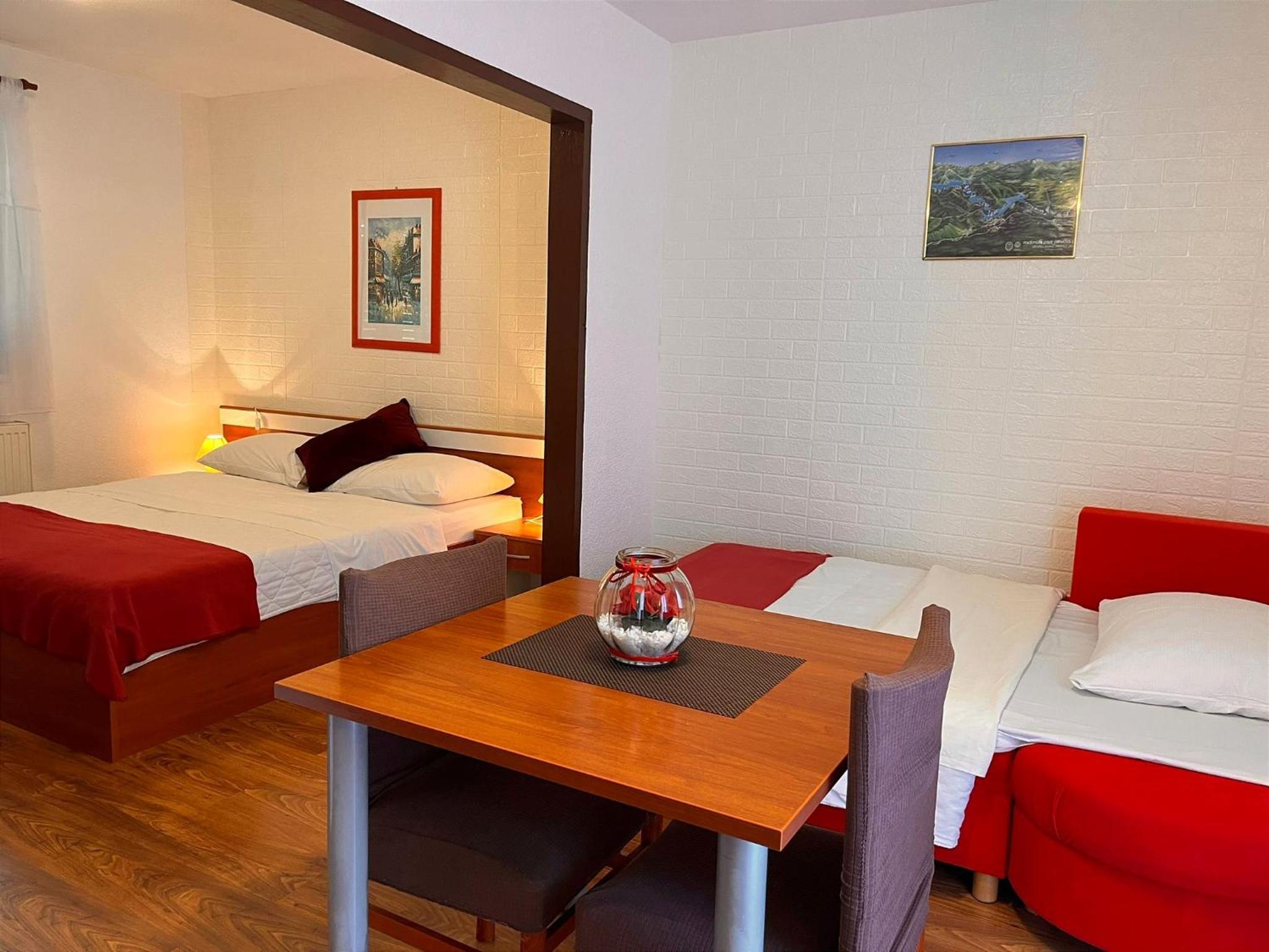 Triple Room with Private Bathroom - Photo 12