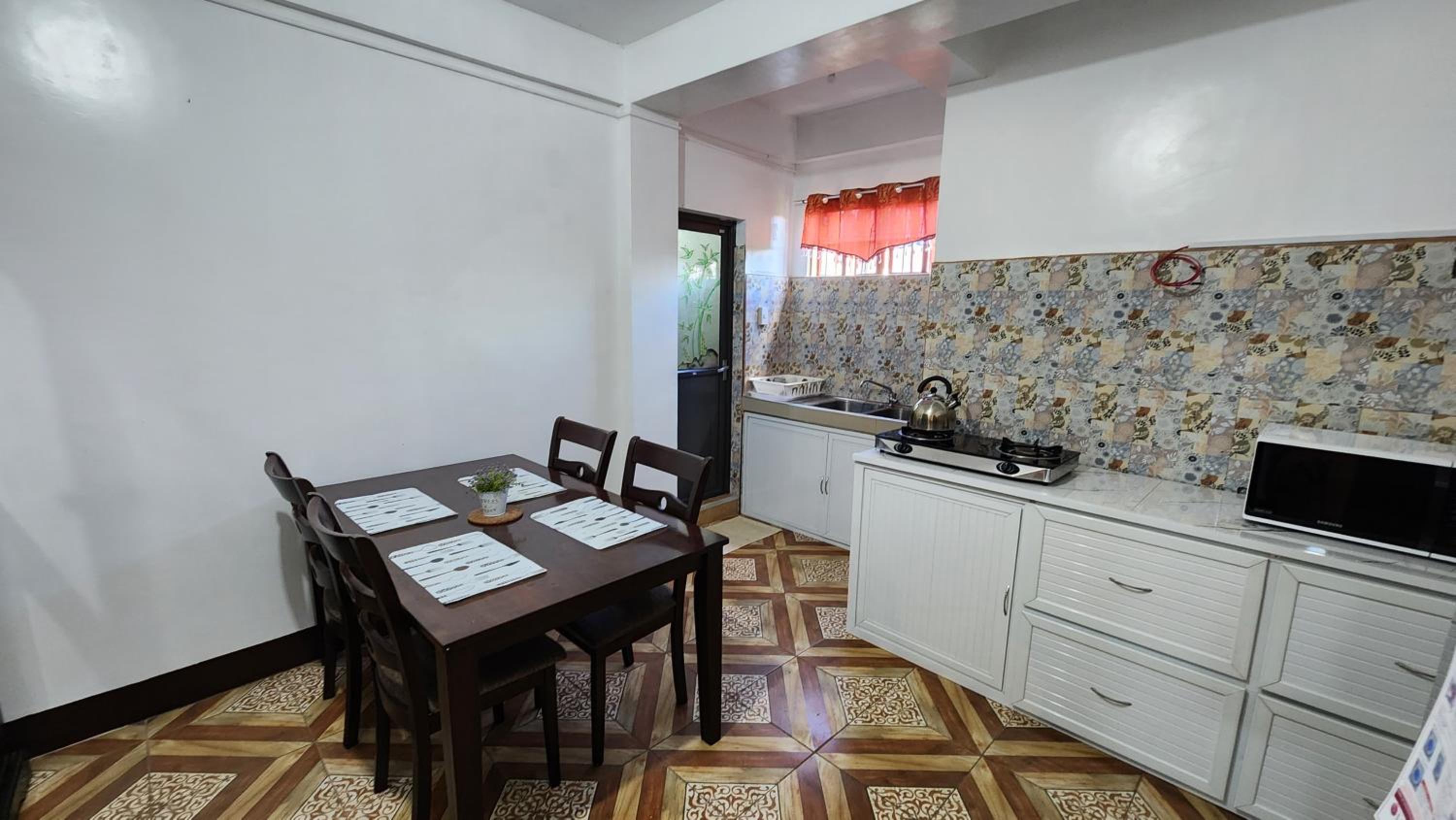 One-Bedroom Apartment - Photo 7