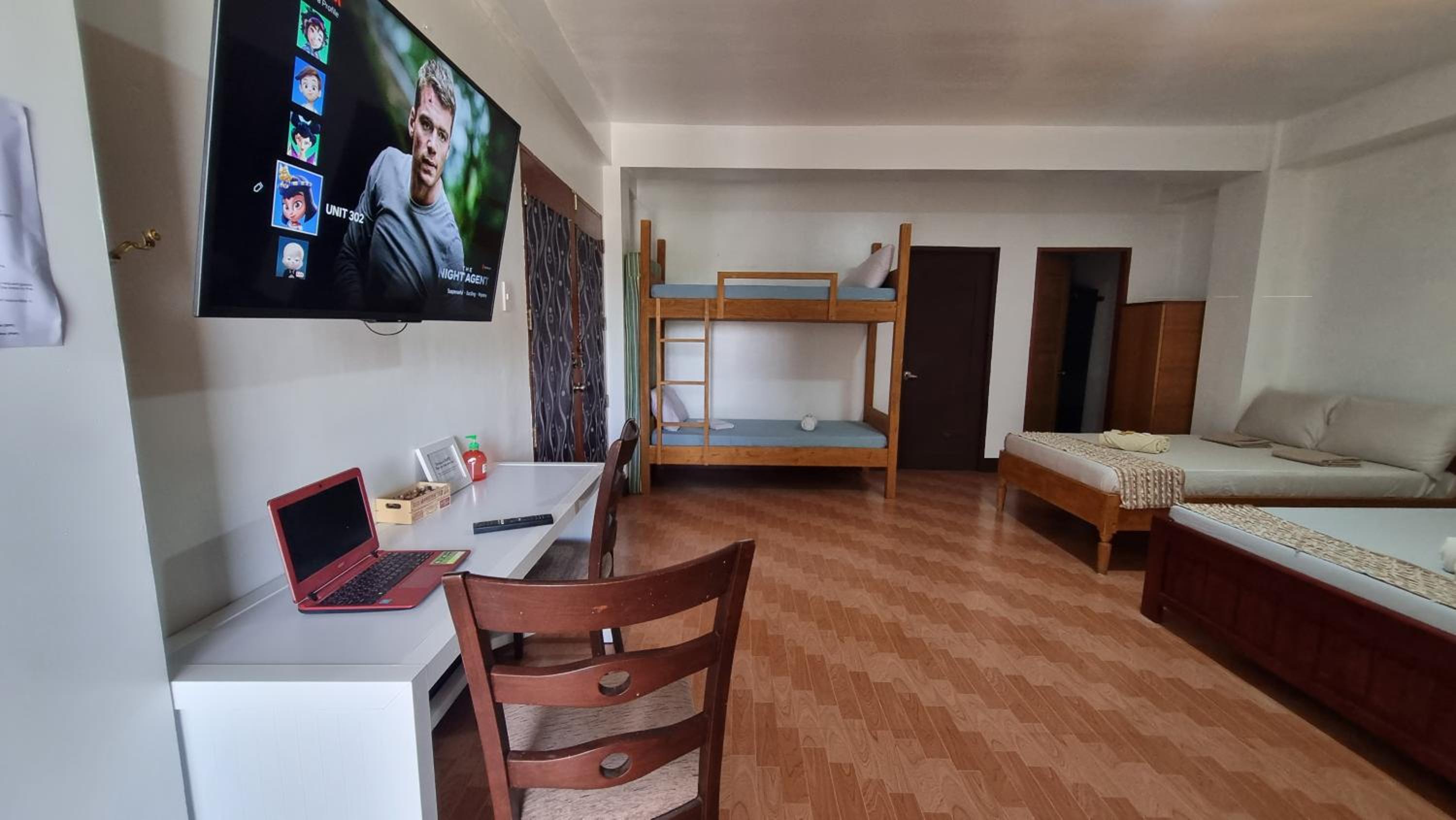 One-Bedroom Apartment - Photo 3