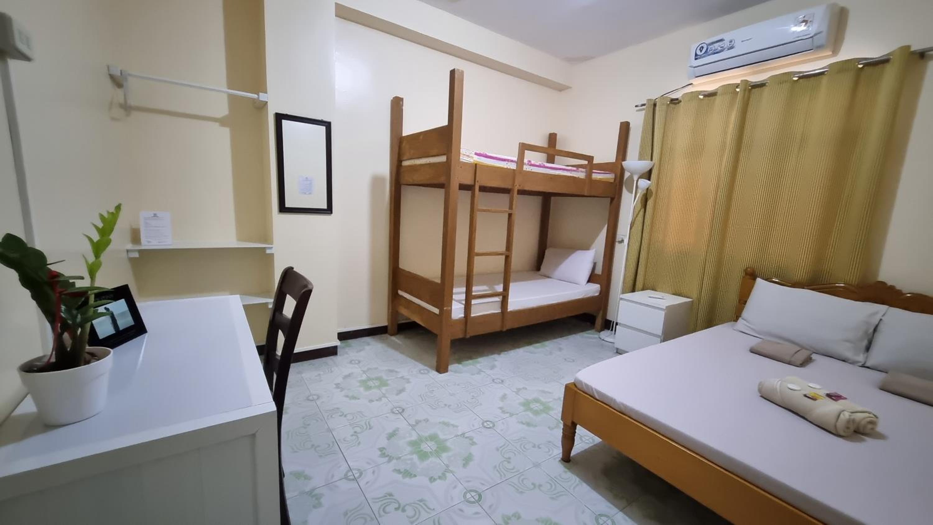 Classic Quadruple Room - Photo 1