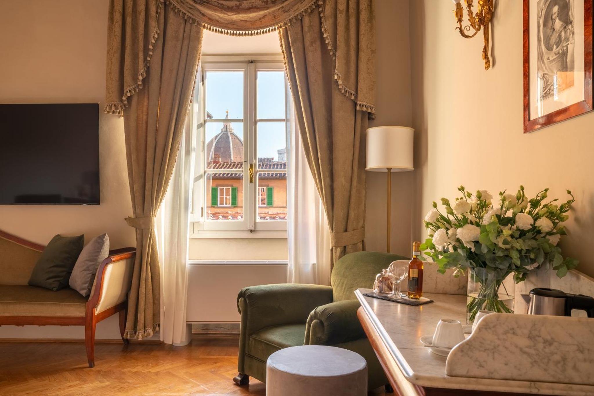 Deluxe Room - Photo 12