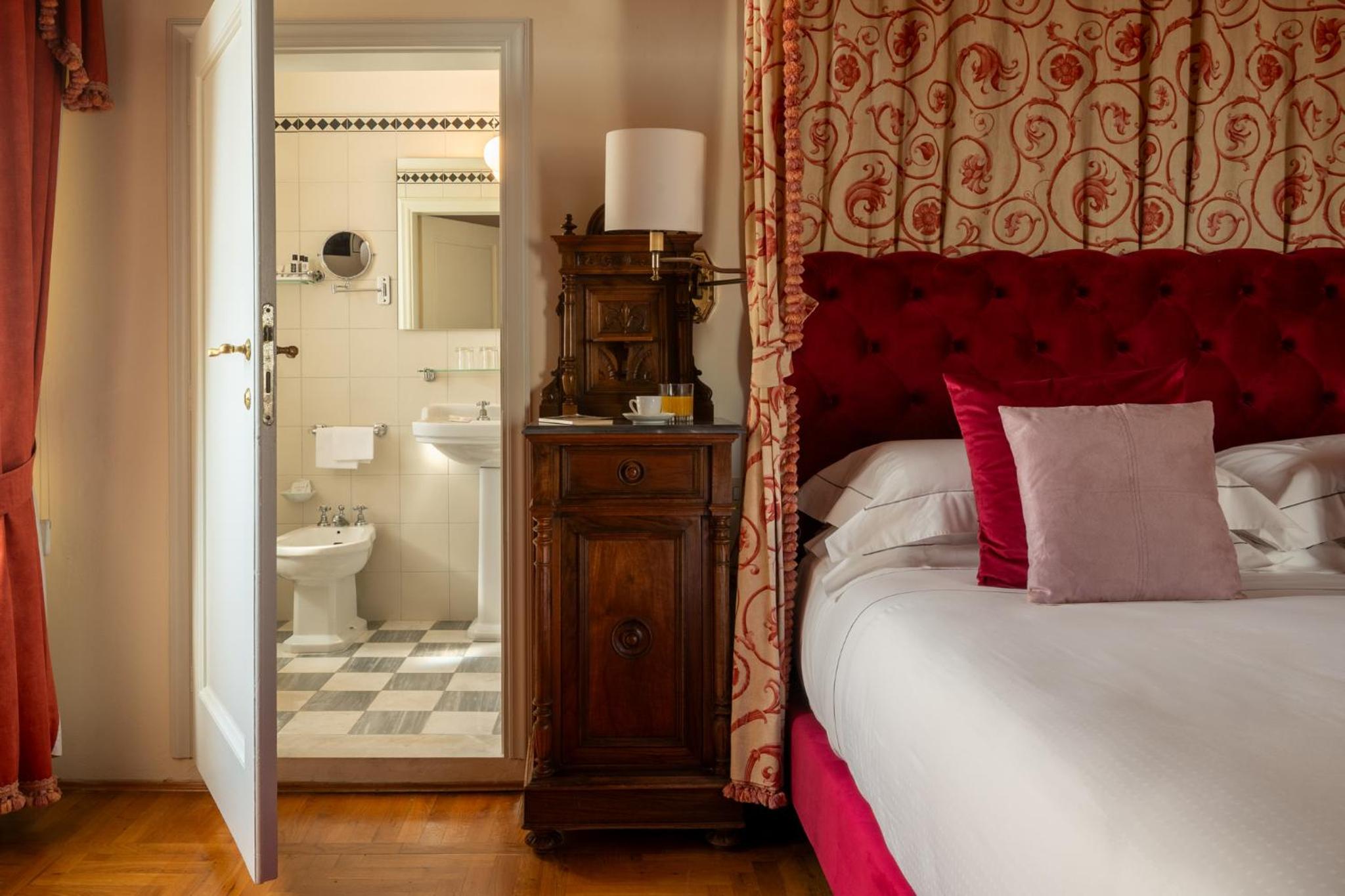 Deluxe Room - Photo 10