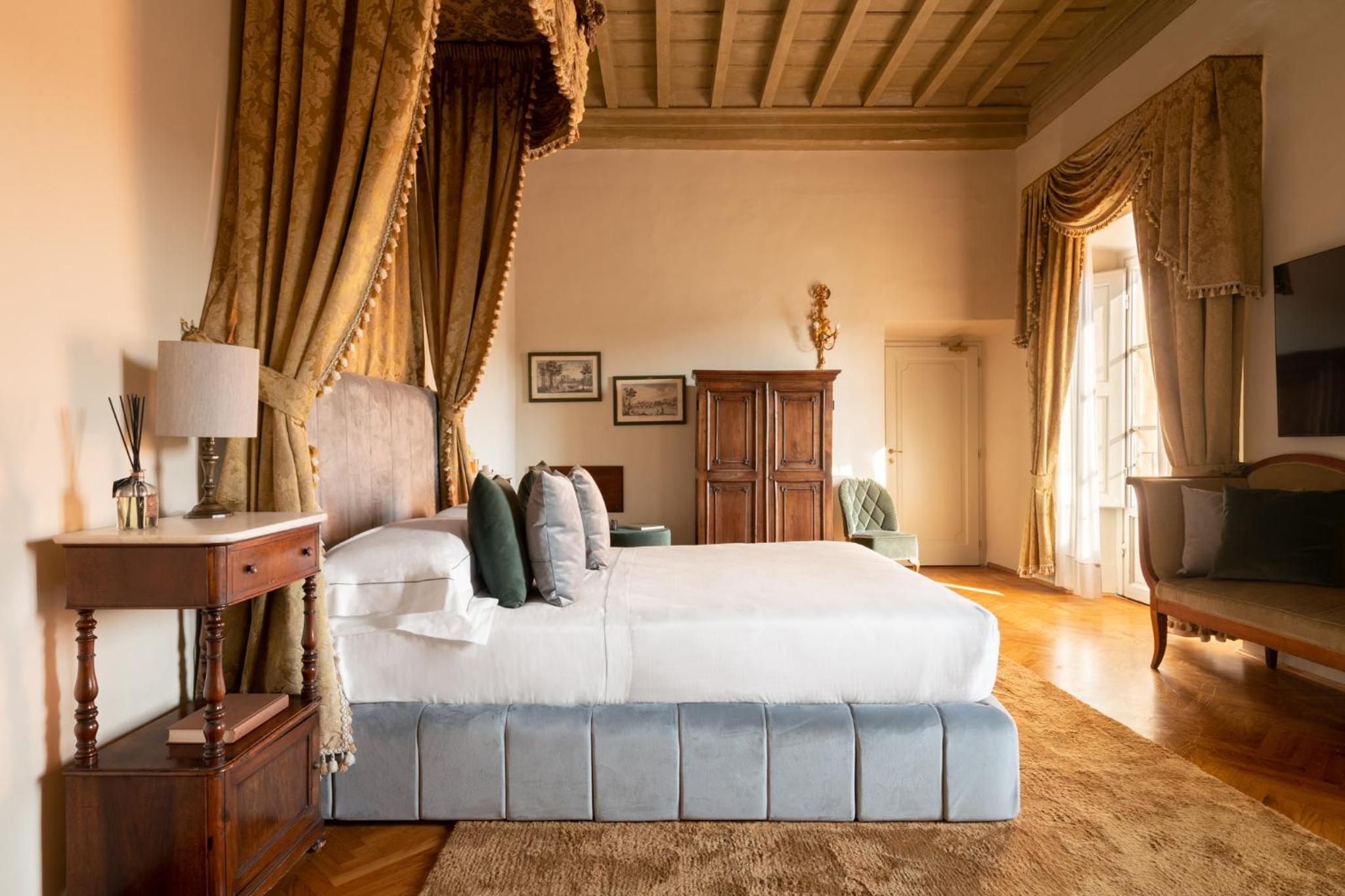 Deluxe Room - Photo 8