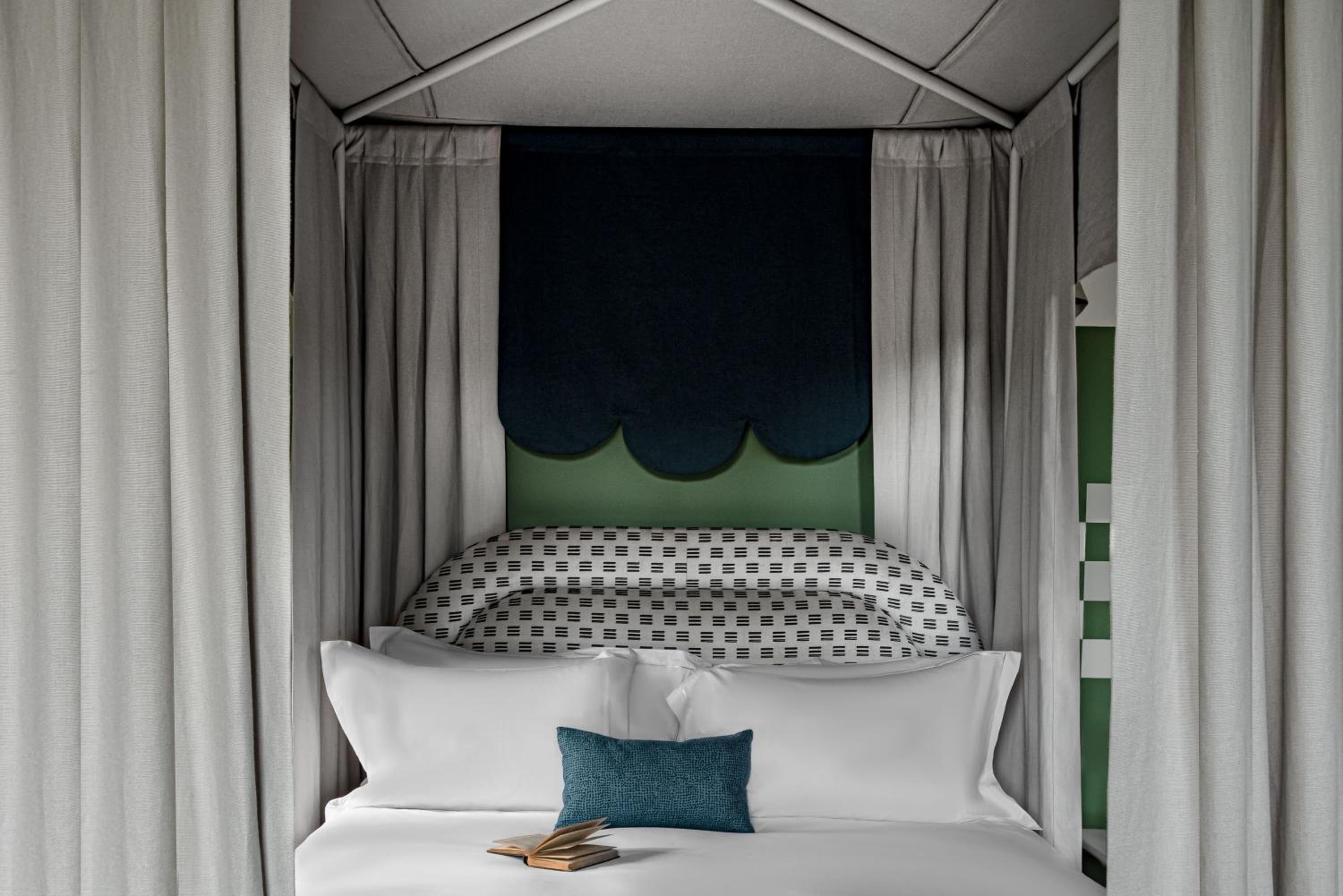Cowley Manor Suite photo 1