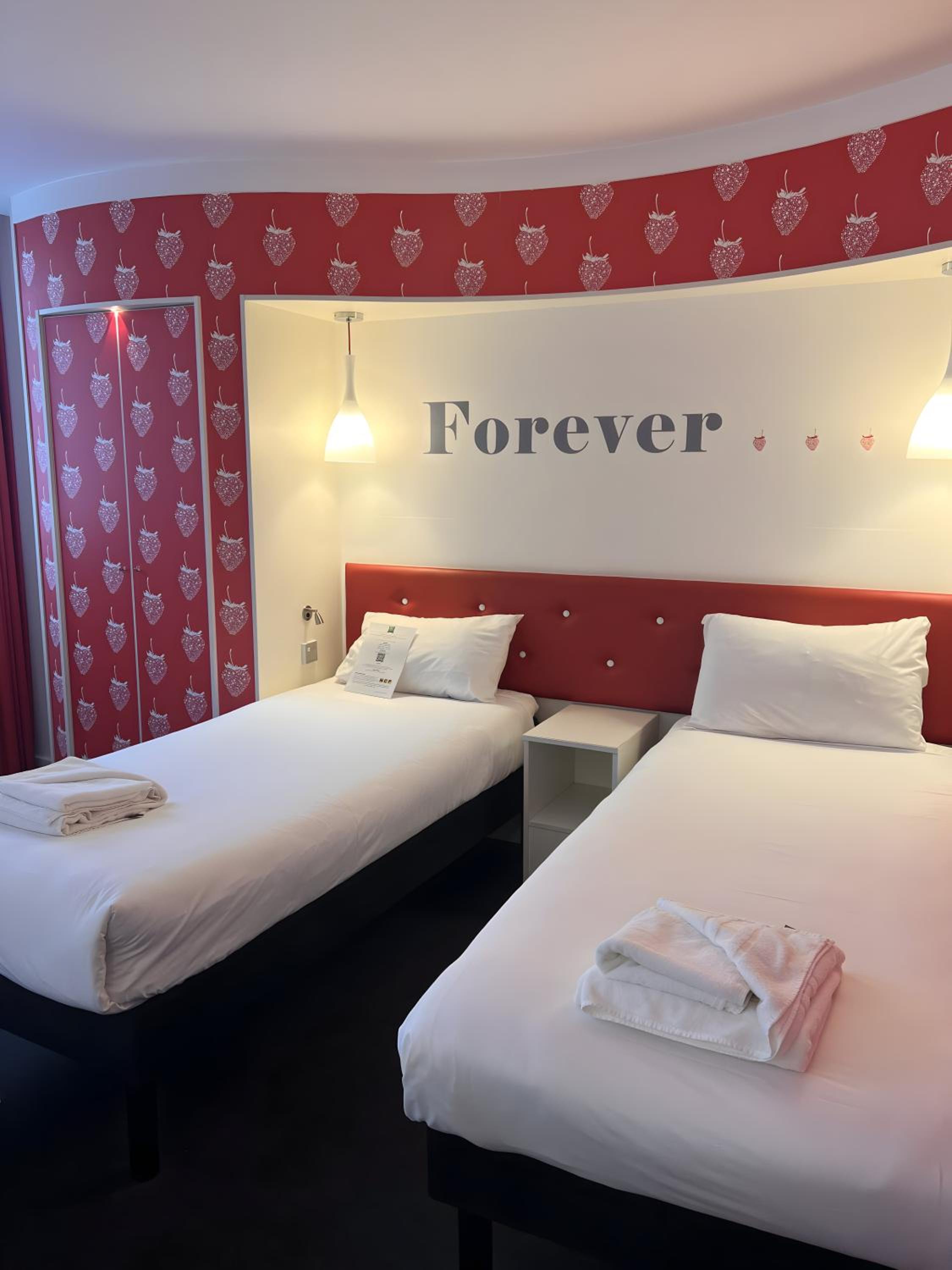Accessible Standard Twin Room photo 1