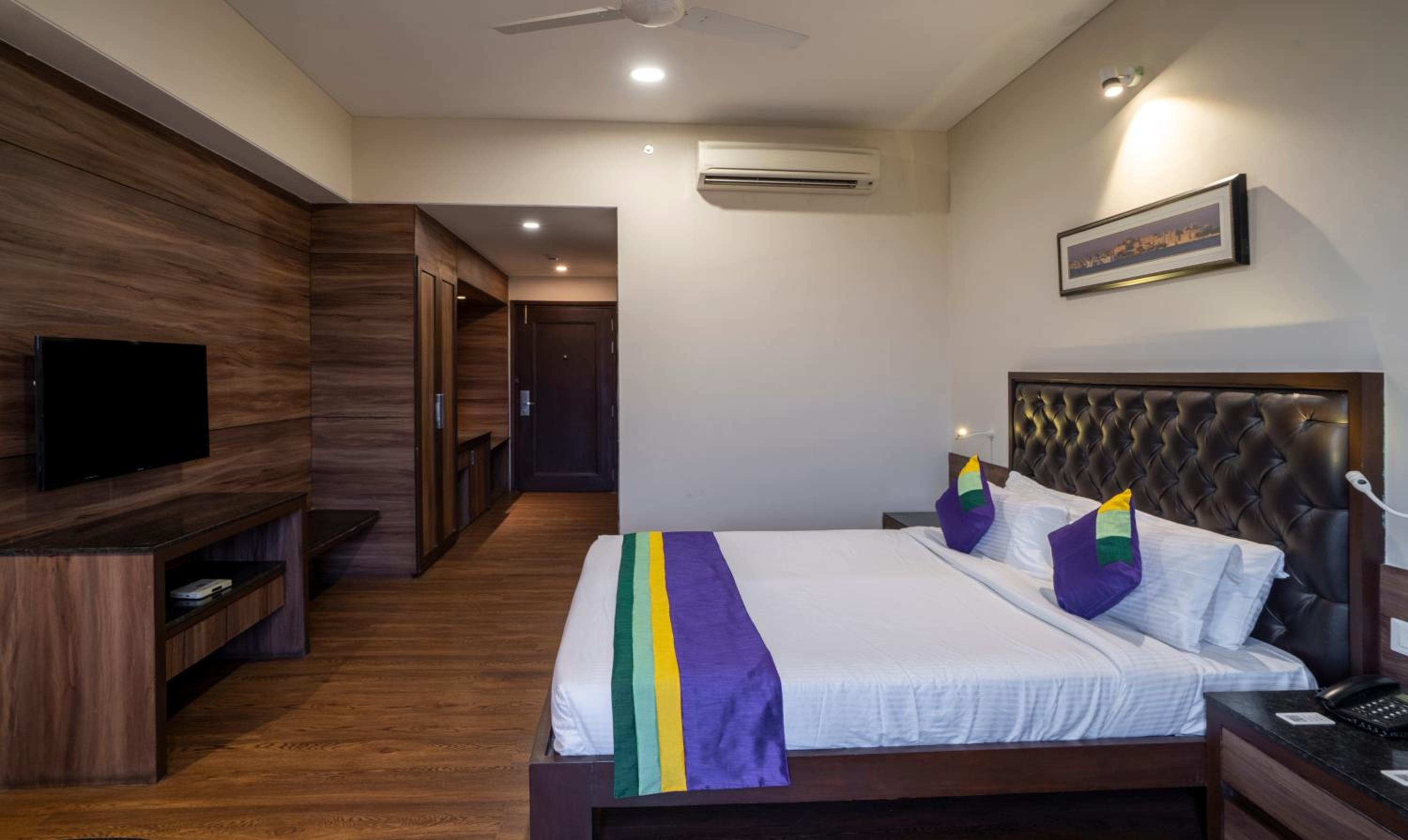 Standard Double Room - Photo 9