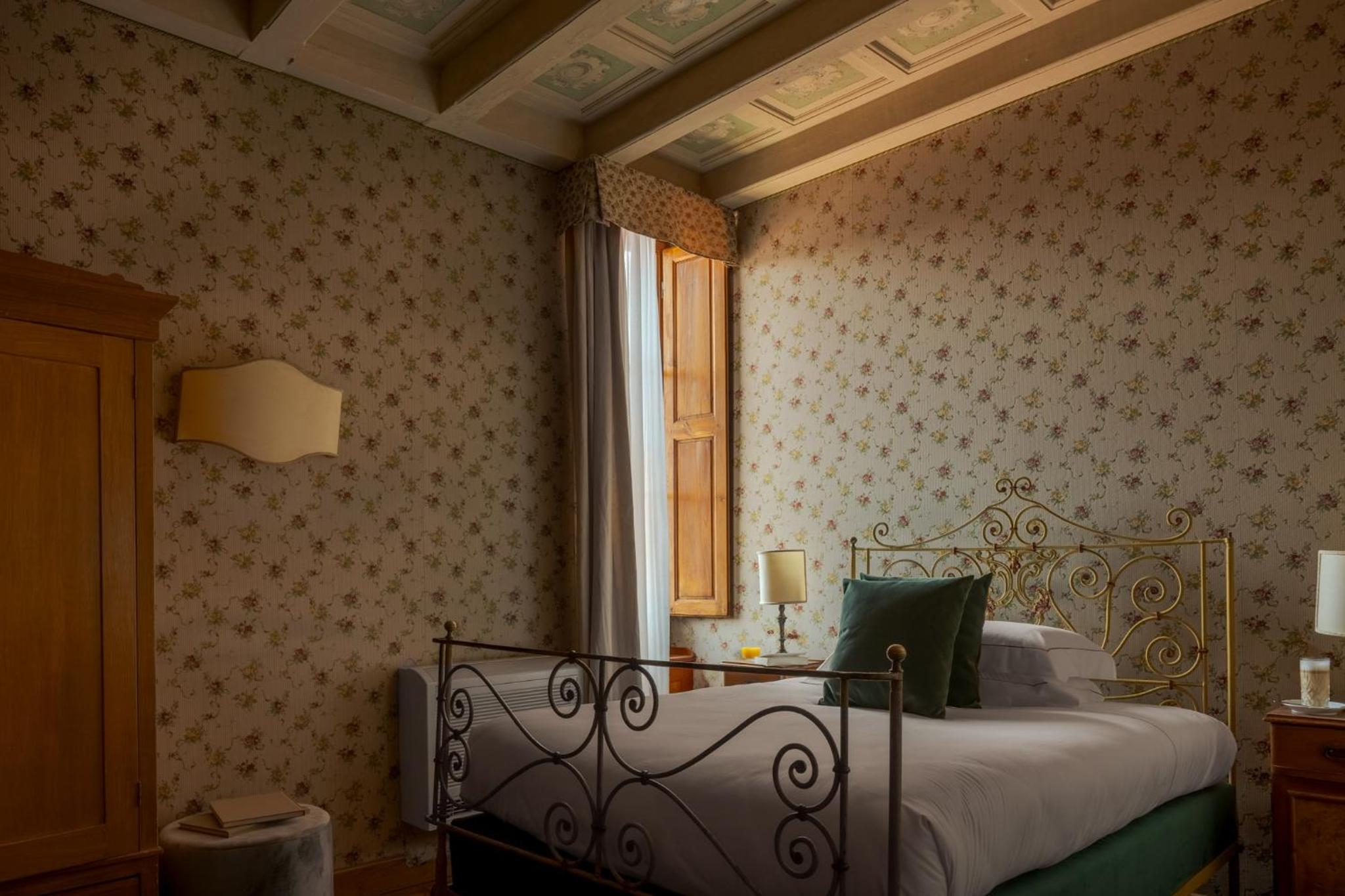 Single Room thumbnail 5