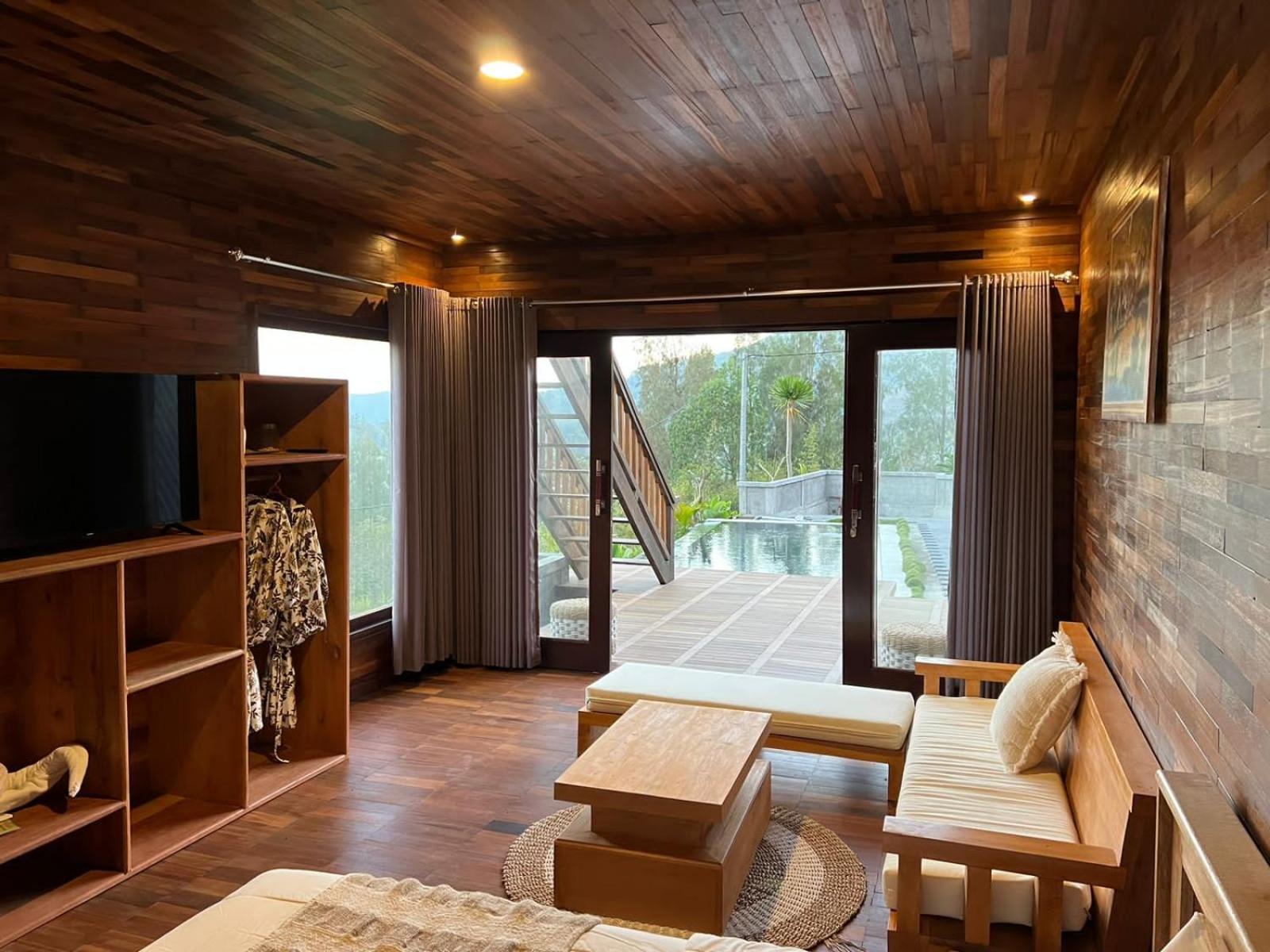 Double Room with Pool View - Photo 12