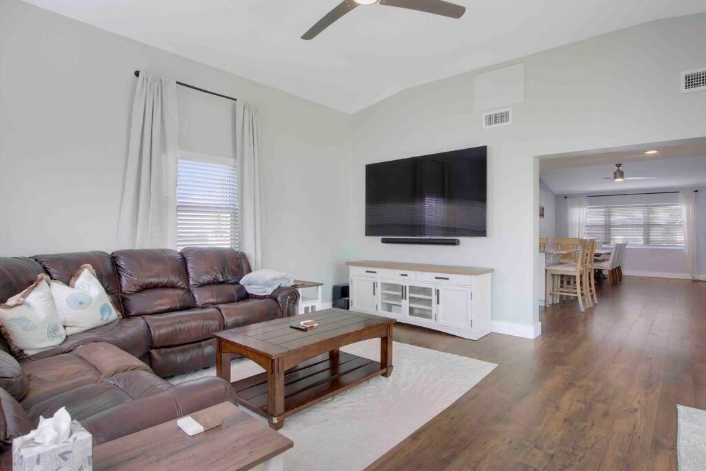 Family Room photo 1