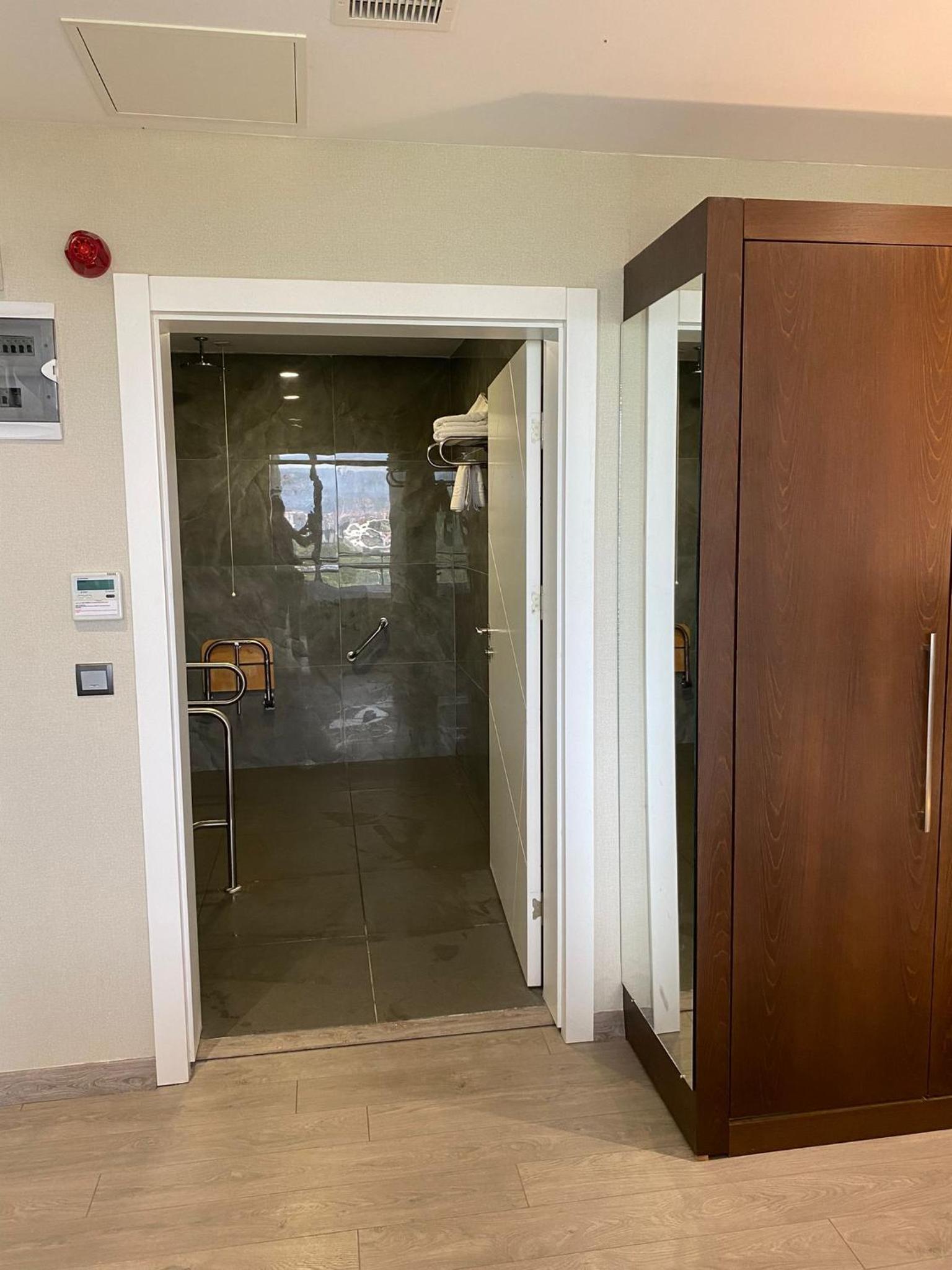 Triple Room - Disability Access photo 3