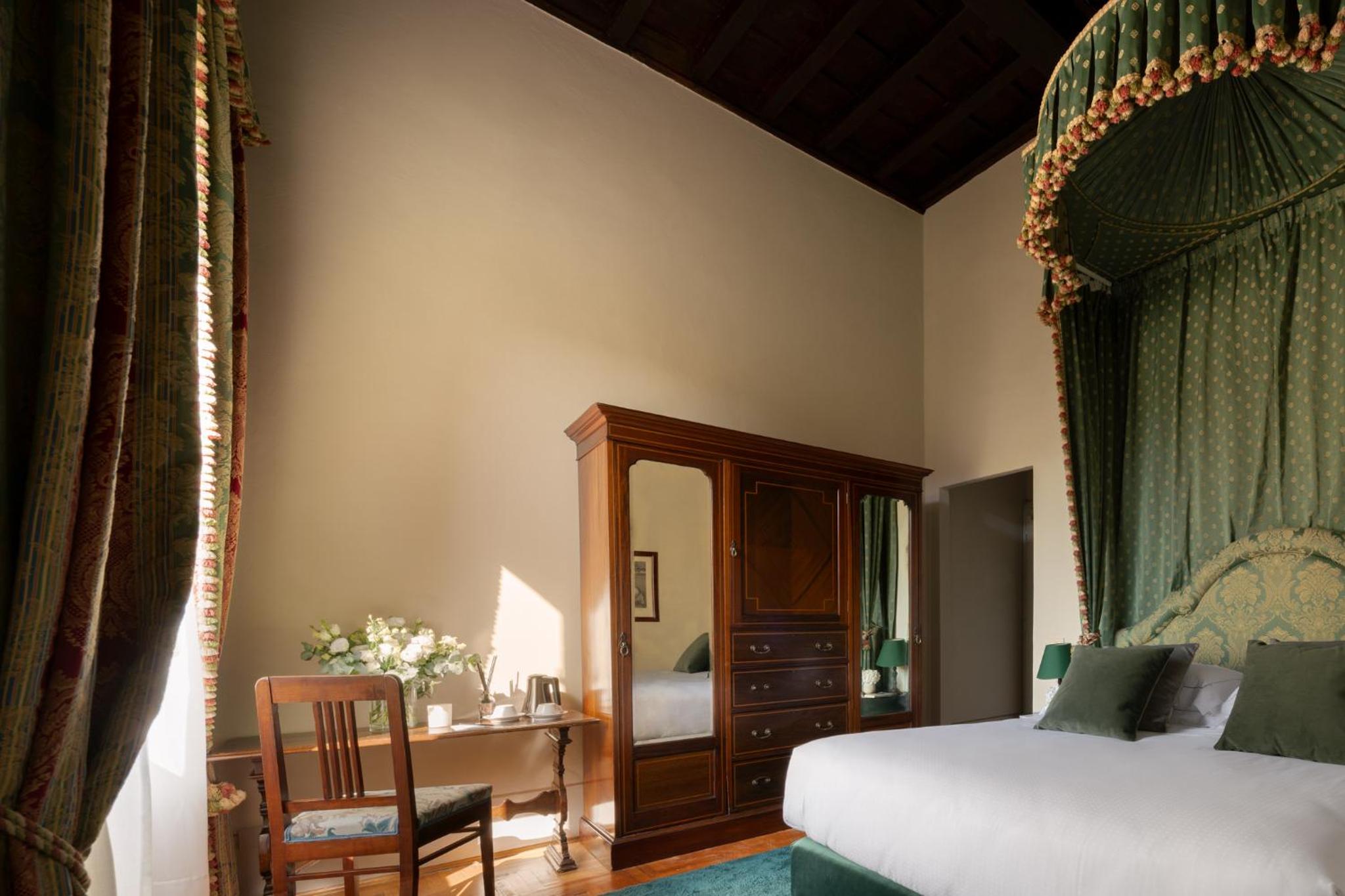 Superior Double Room thumbnail 5