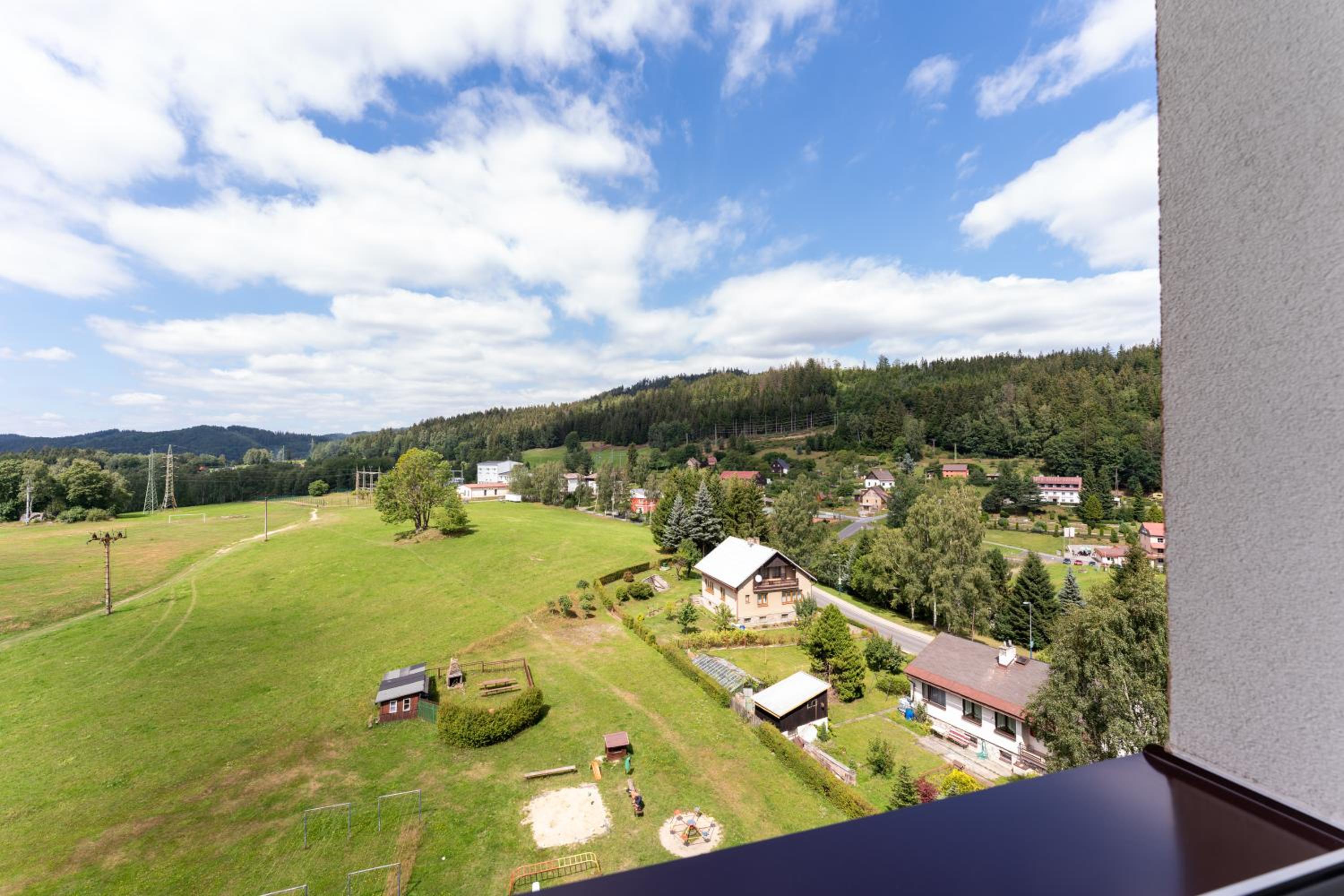 Apartment with Mountain View photo 3