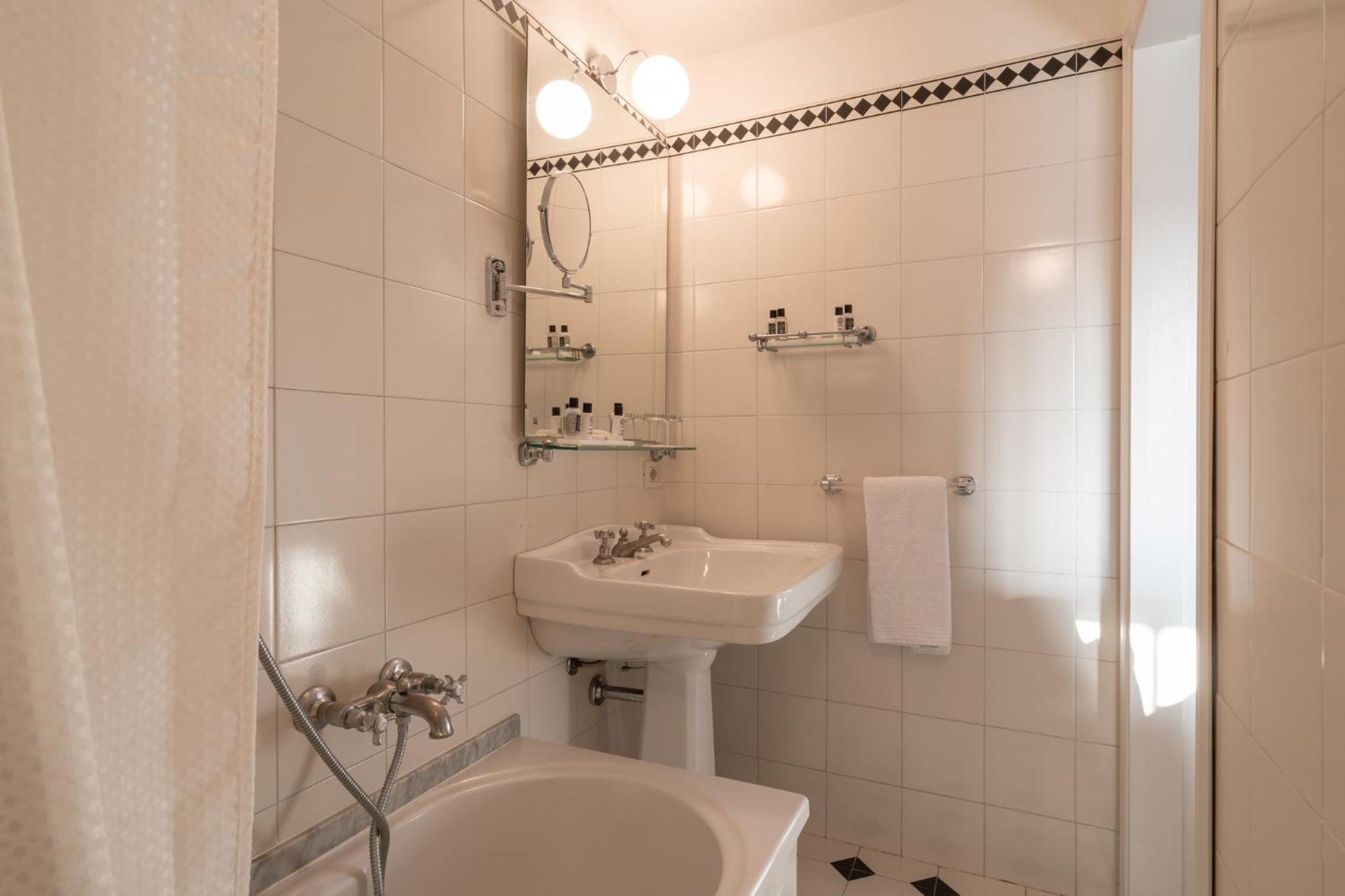 Classic Double Room - Photo 3