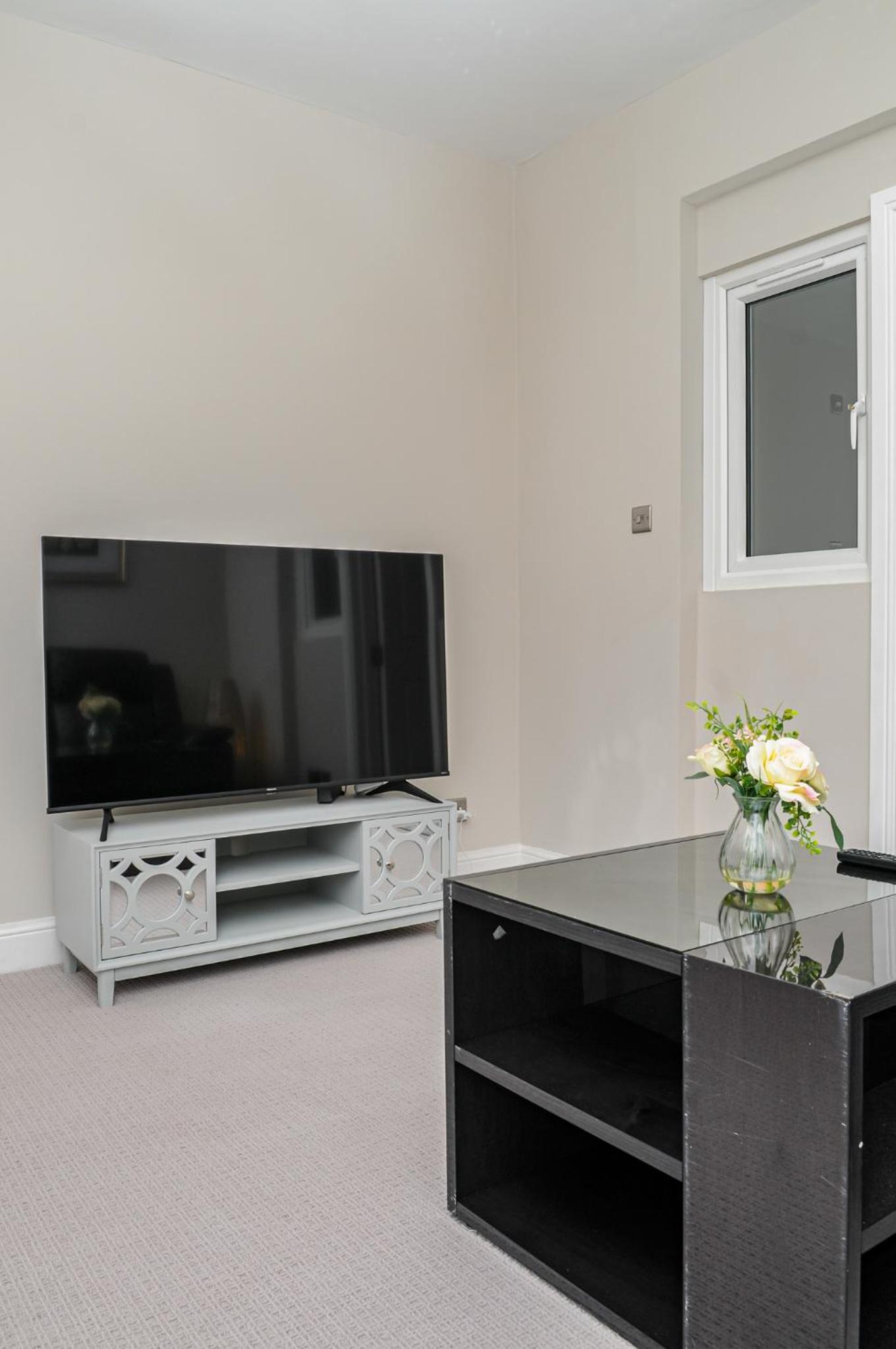 Three-Bedroom Apartment photo 2