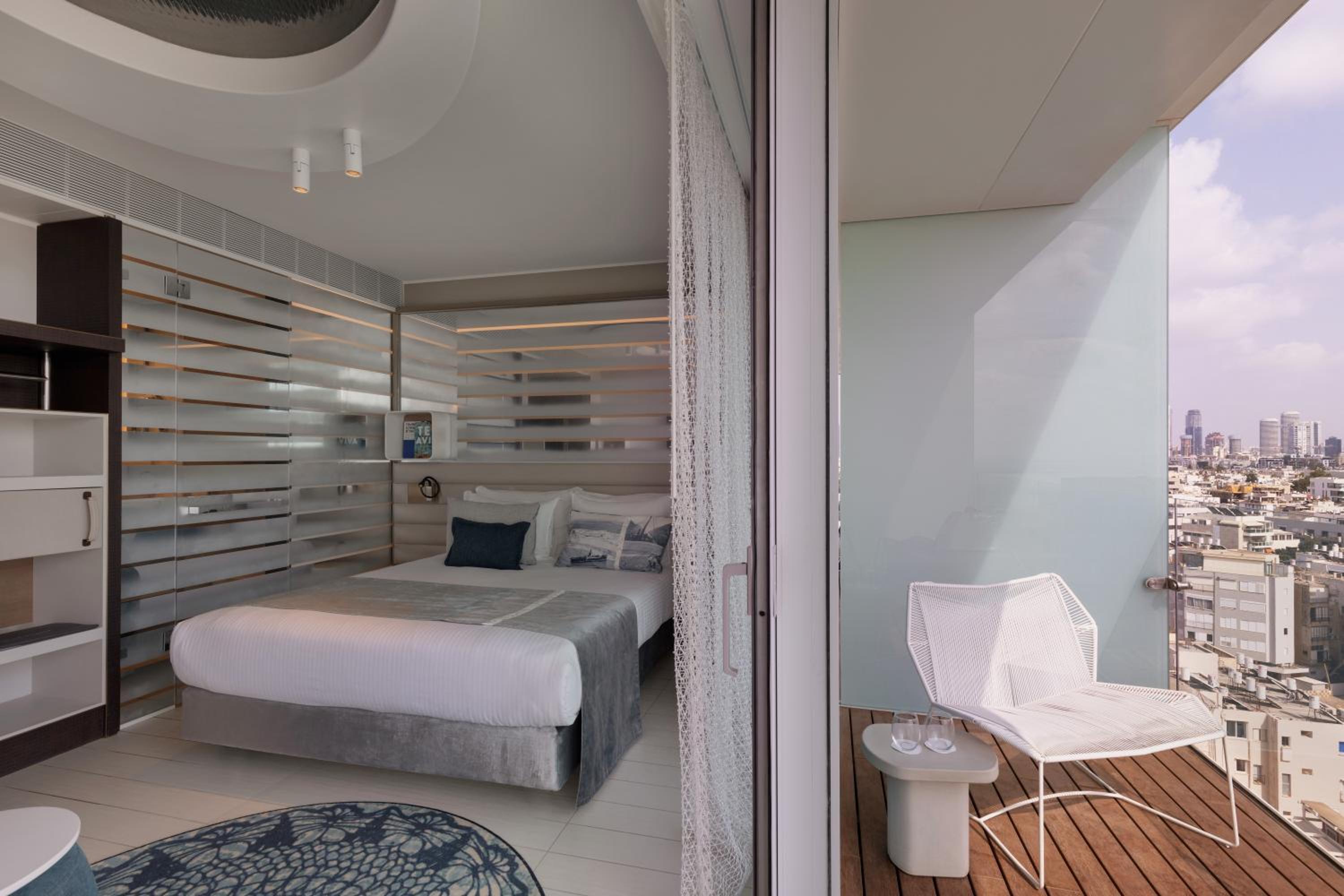 Port Deluxe Room with Balcony - Photo 1