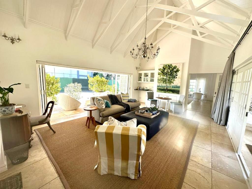 Deluxe King Room photo 1