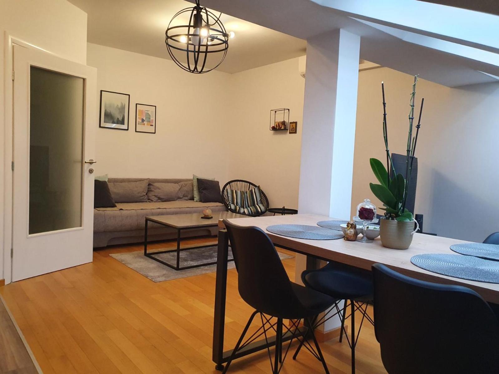 One-Bedroom Apartment photo 1