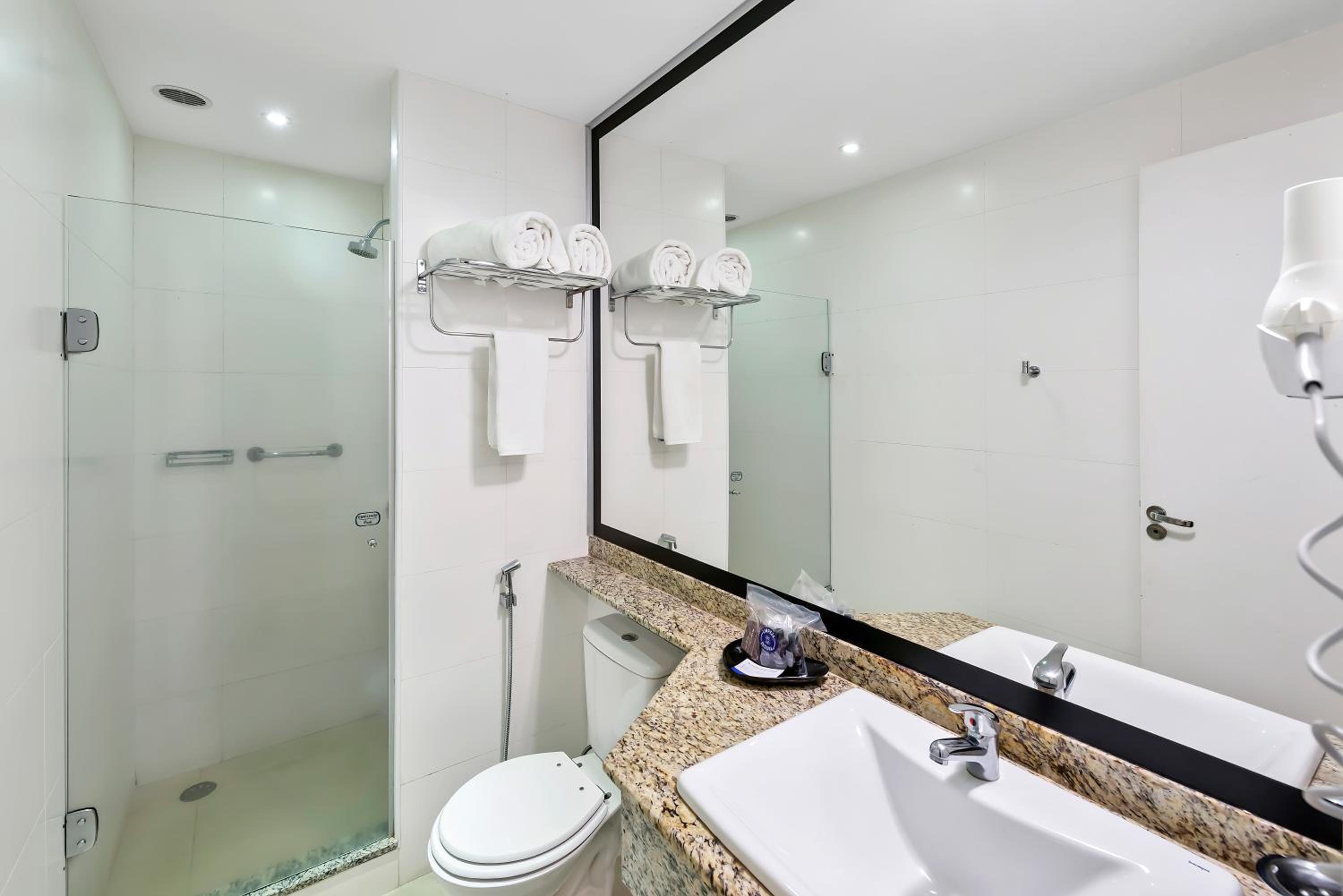 Executive Suite - Photo 2
