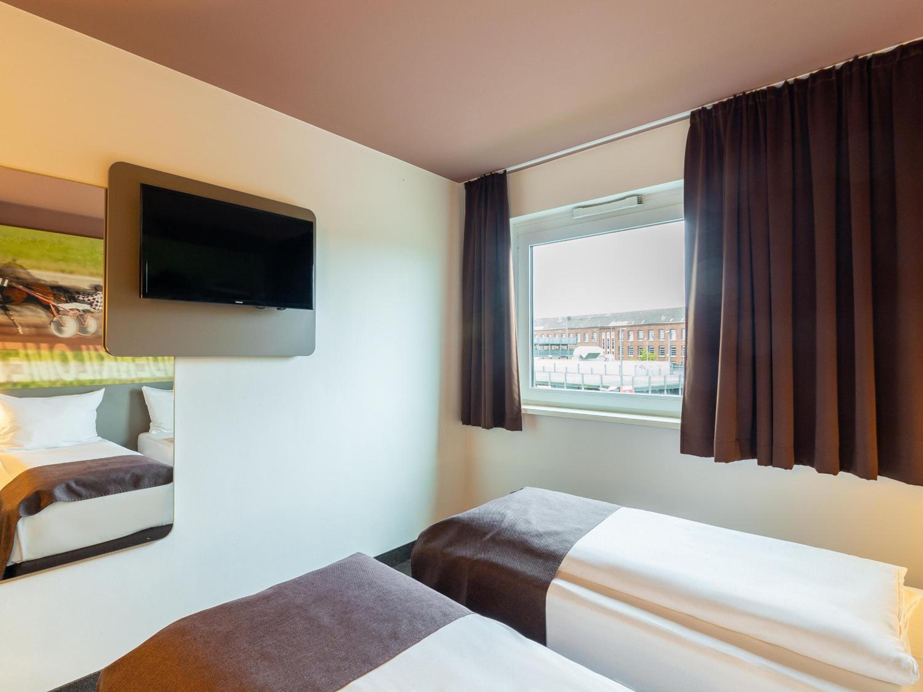 Twin Room - Non-Smoking - Photo 2