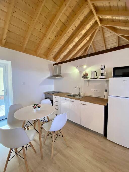 One-Bedroom House photo 2