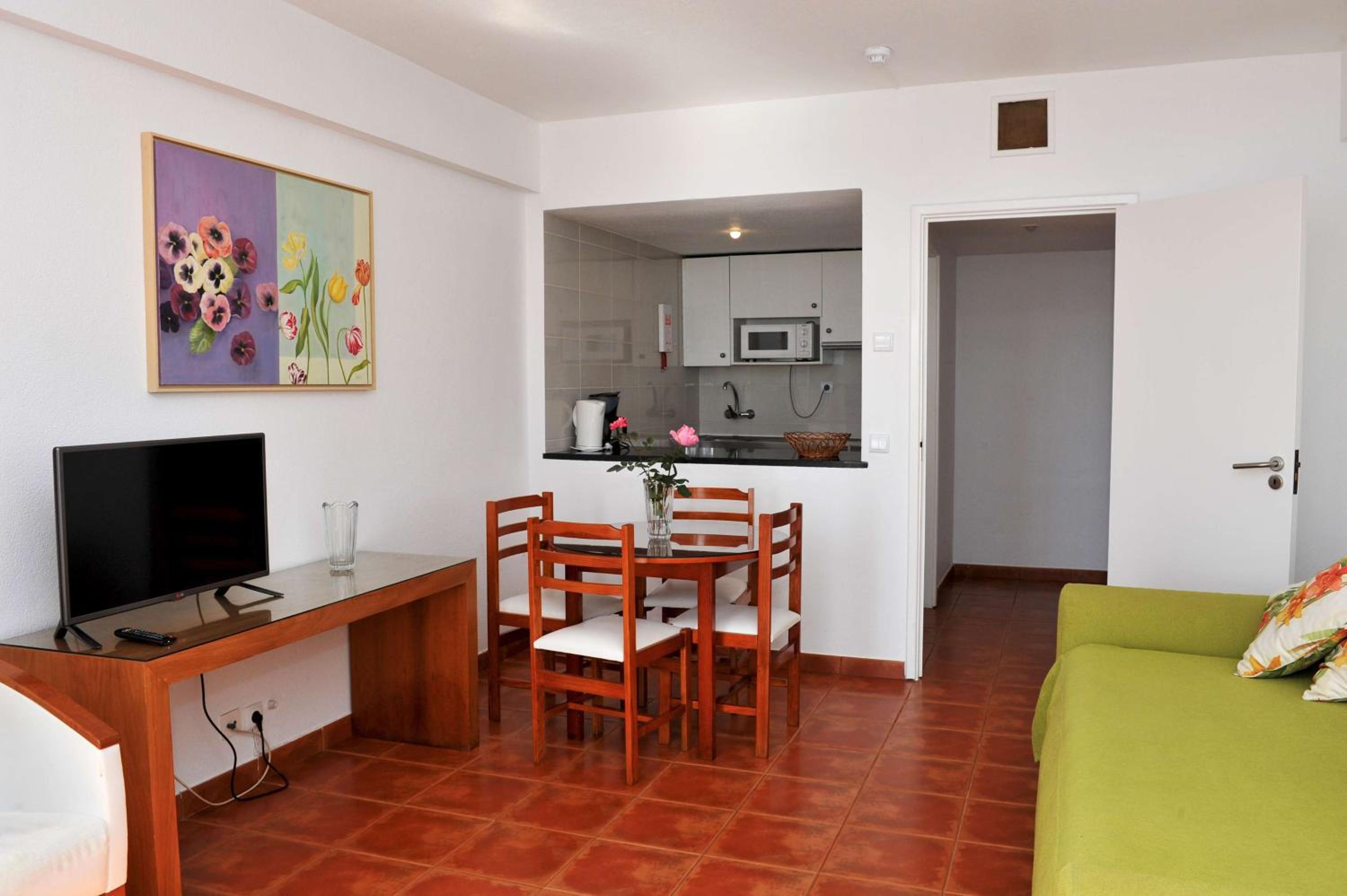 One-Bedroom Apartment - Photo 3