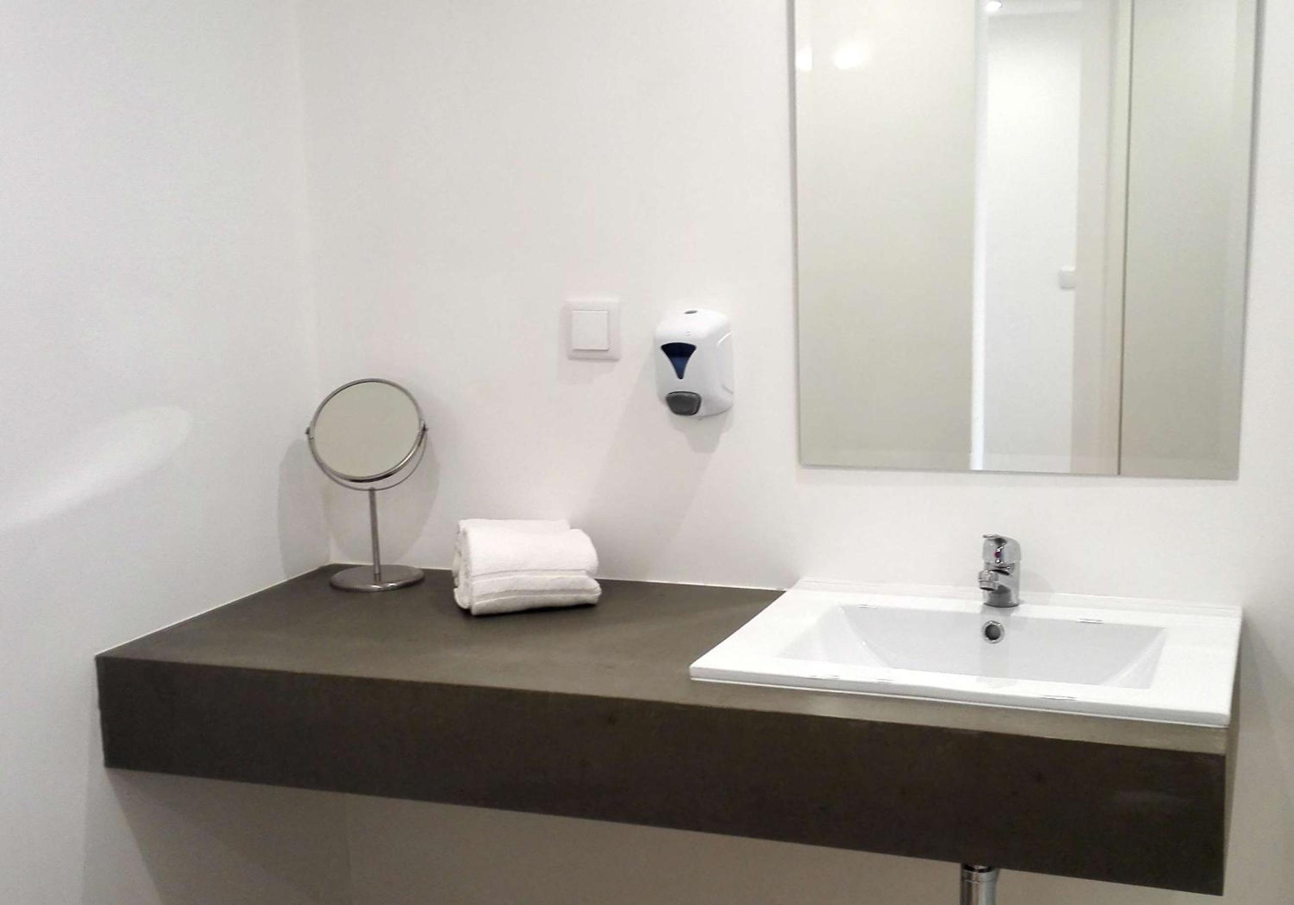 One-Bedroom Apartment - Photo 4