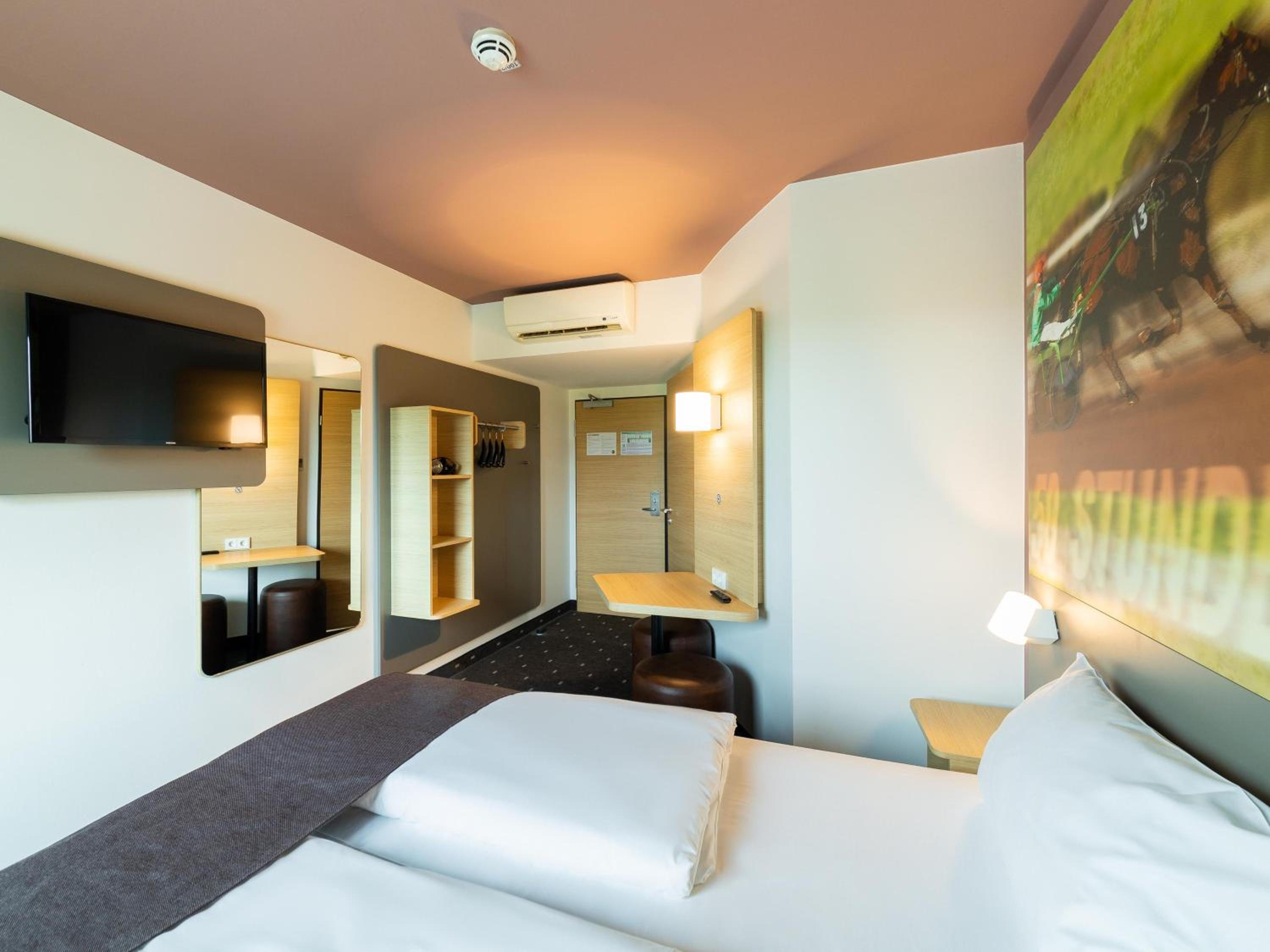 Double Room - Non-Smoking  - Photo 2