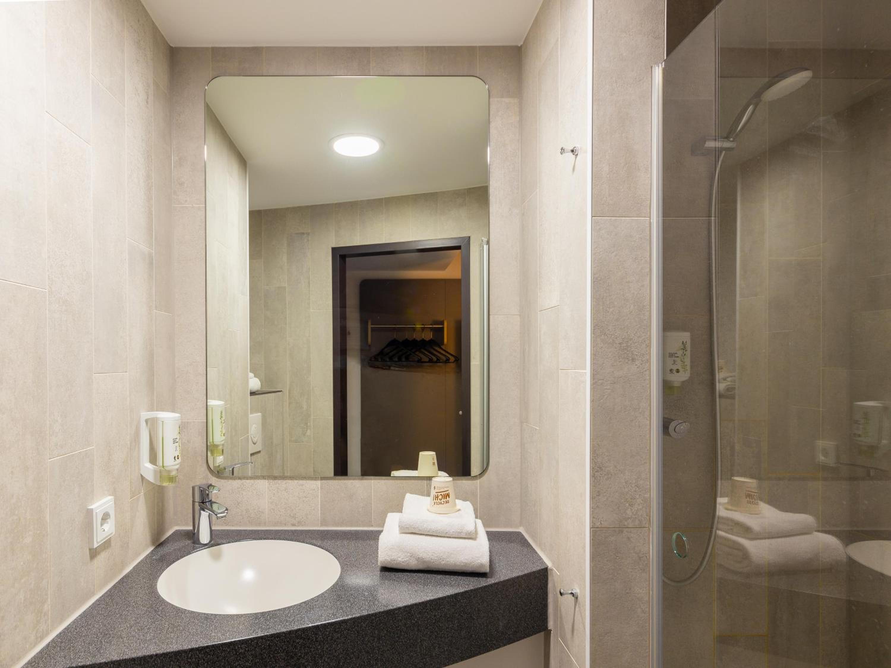 Double Room - Non-Smoking  - Photo 4