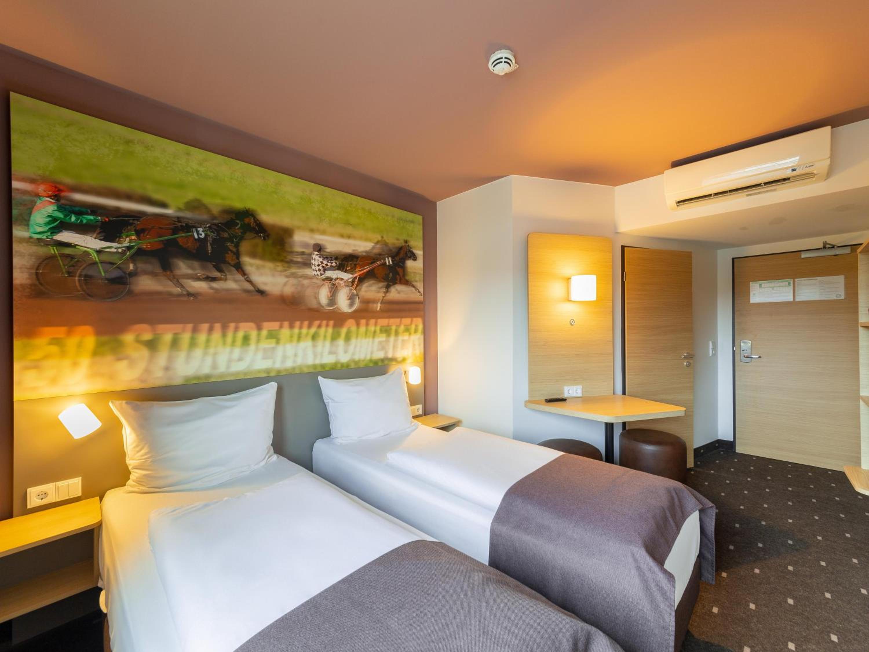 Twin Room - Non-Smoking - Photo 1