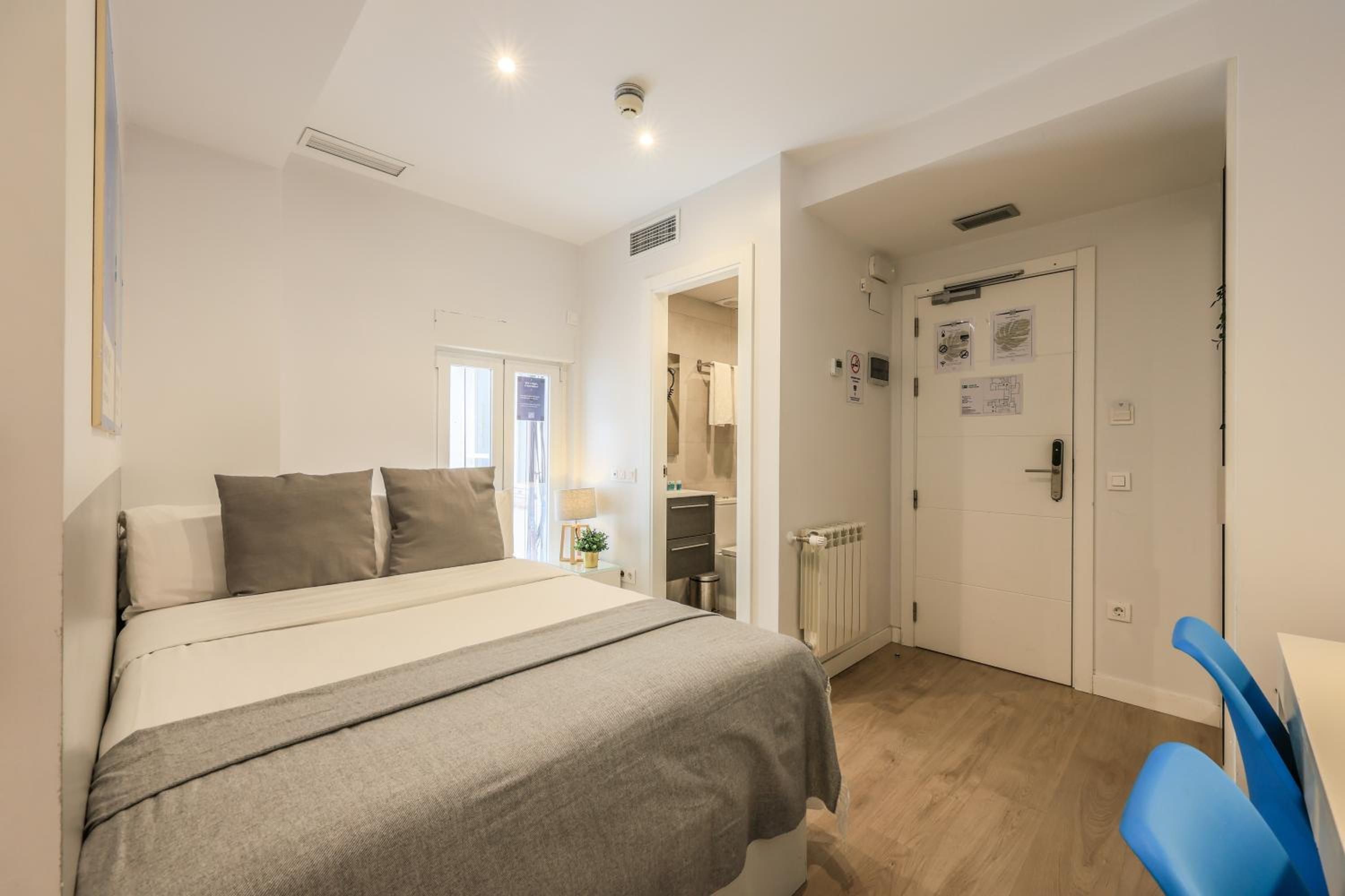 Deluxe Queen Room with Two Queen Beds photo 3