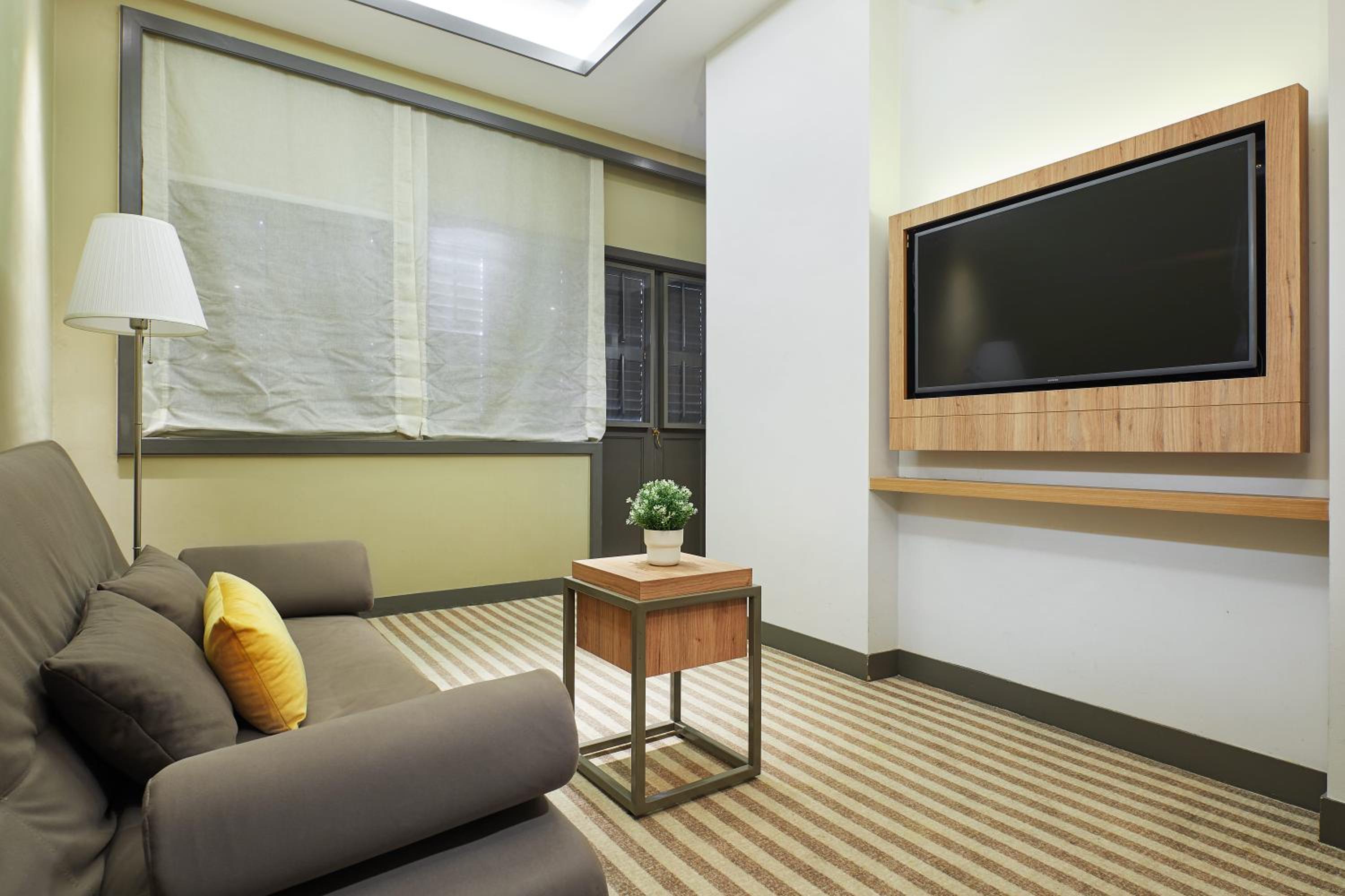  Standard Suite photo 2