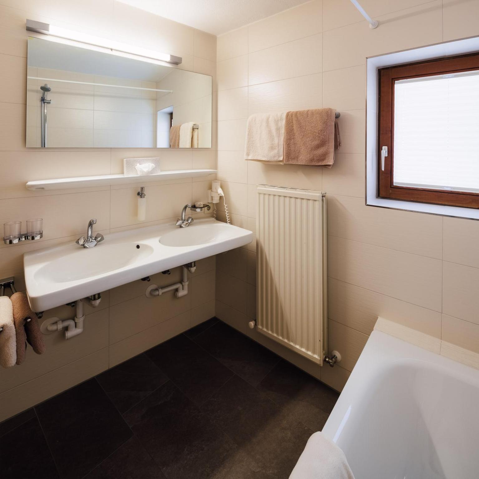 Deluxe Double or Twin Room photo 2