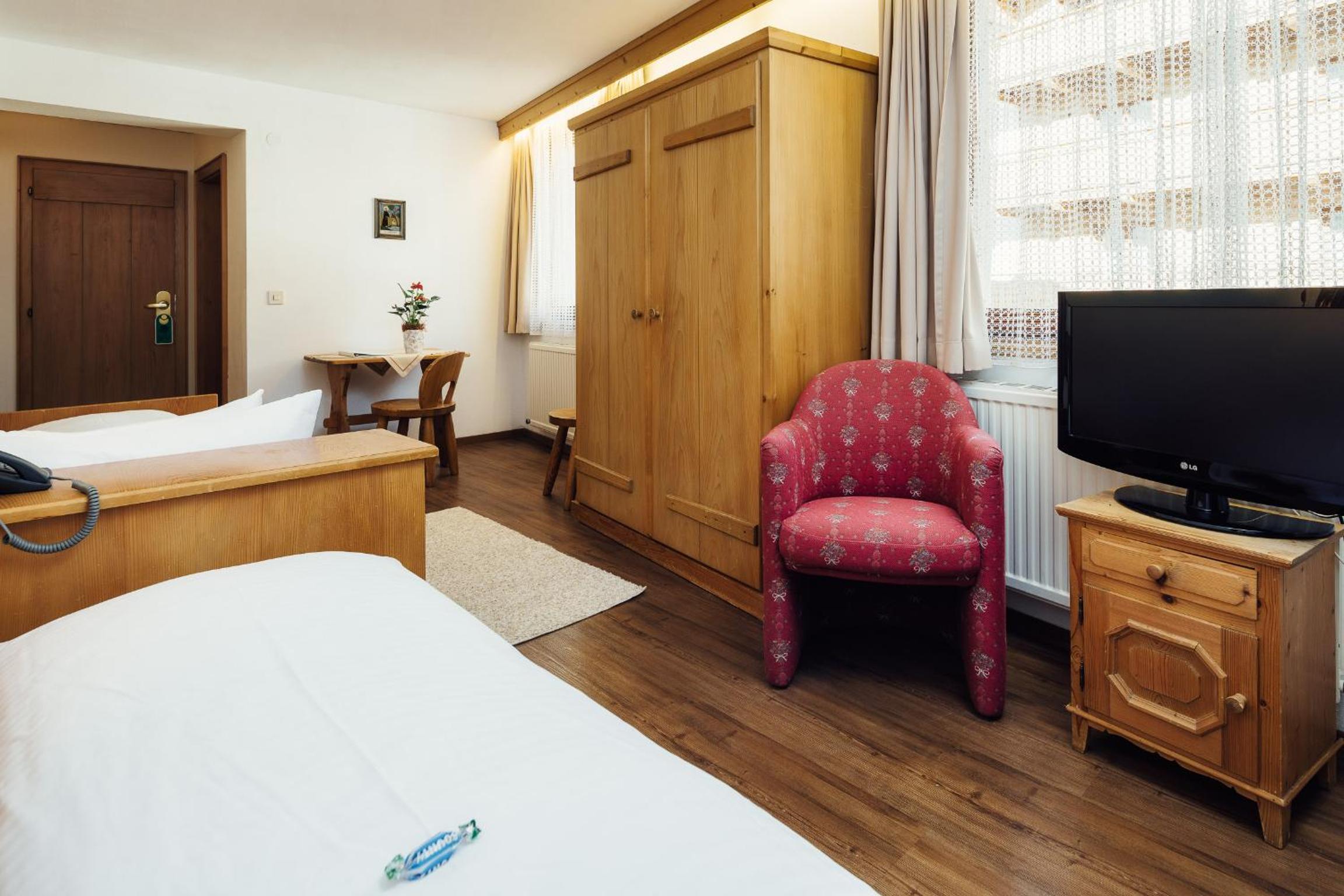 Deluxe Double or Twin Room photo 3