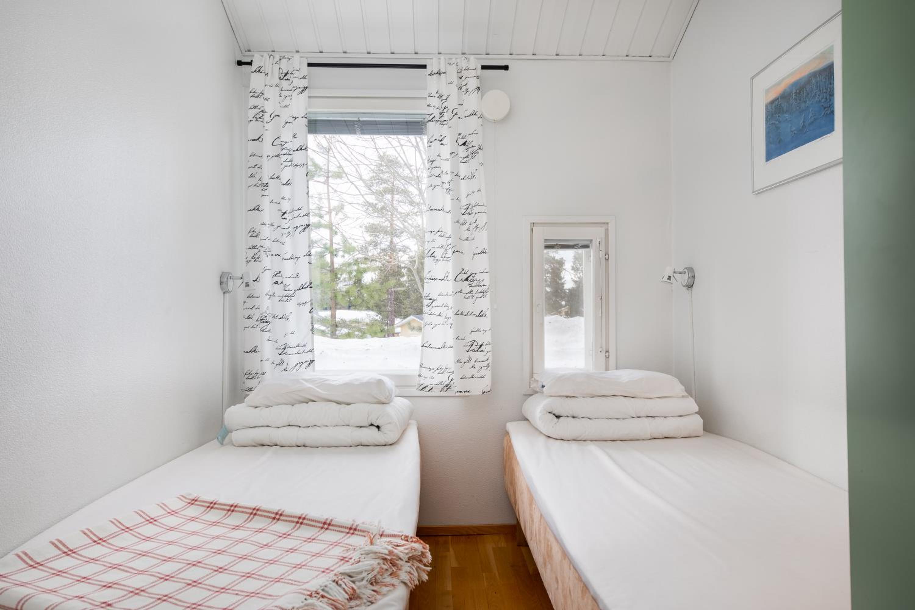 Three-Bedroom Apartment with Sauna - Photo 10