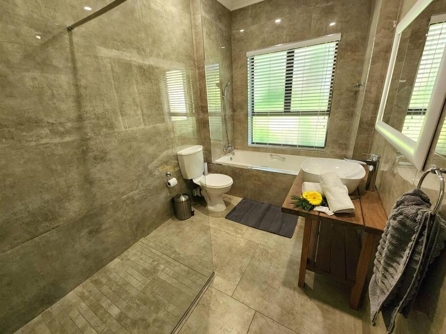 Three-Bedroom Villa photo 2