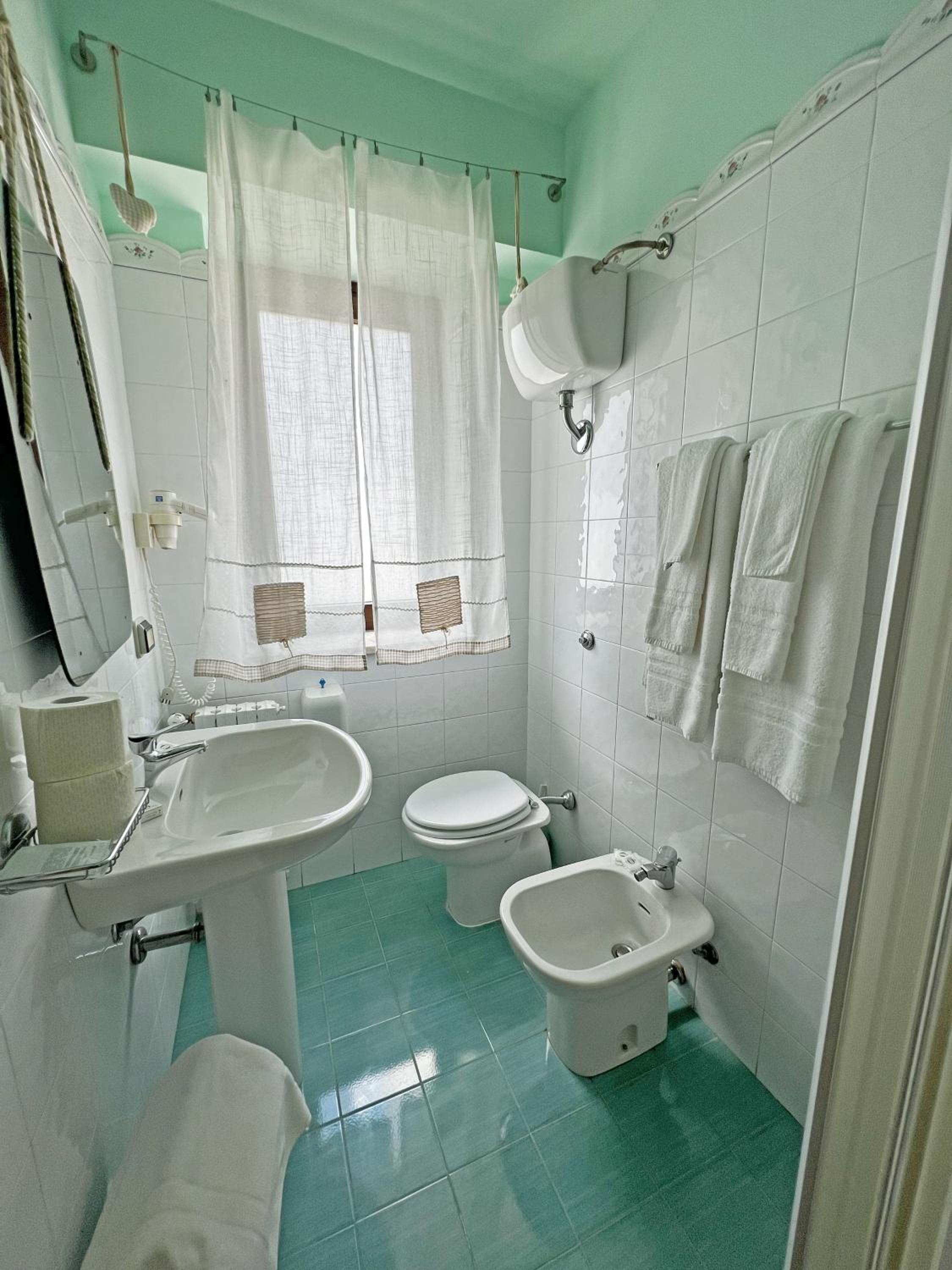 Double or Twin Room - Photo 6