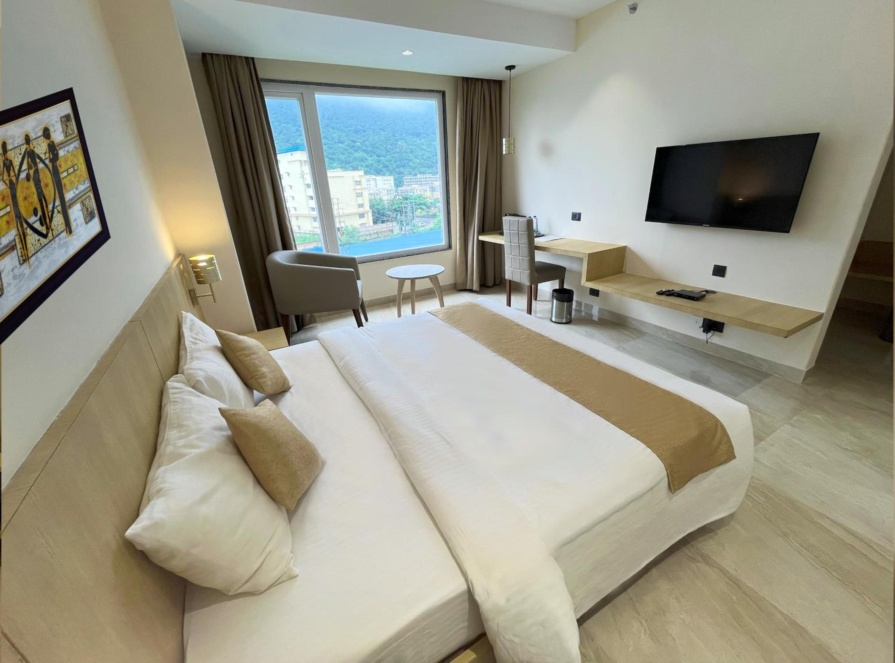 Deluxe Double Room - Photo 11