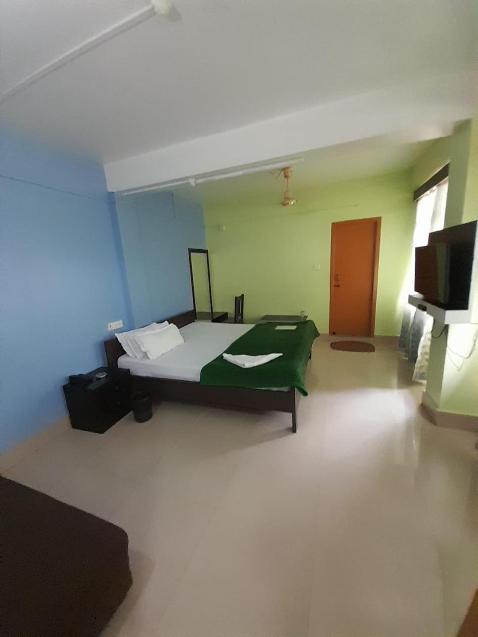 Budget Double Room photo 3