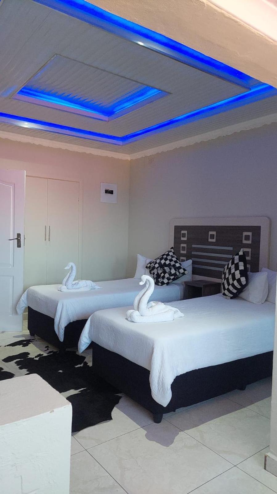 Budget Double Room - Photo 2