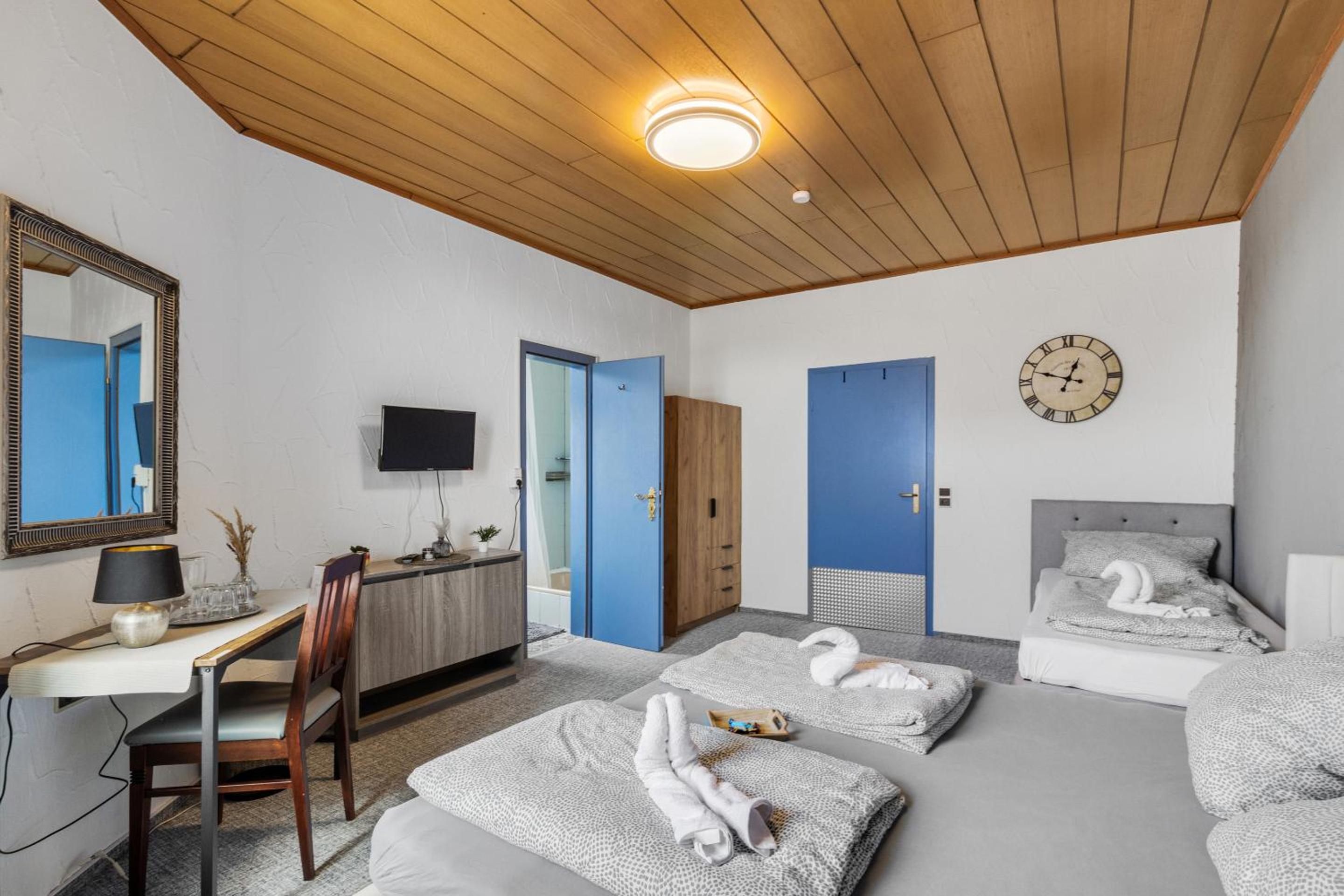 Triple Room with Private Bathroom photo 3