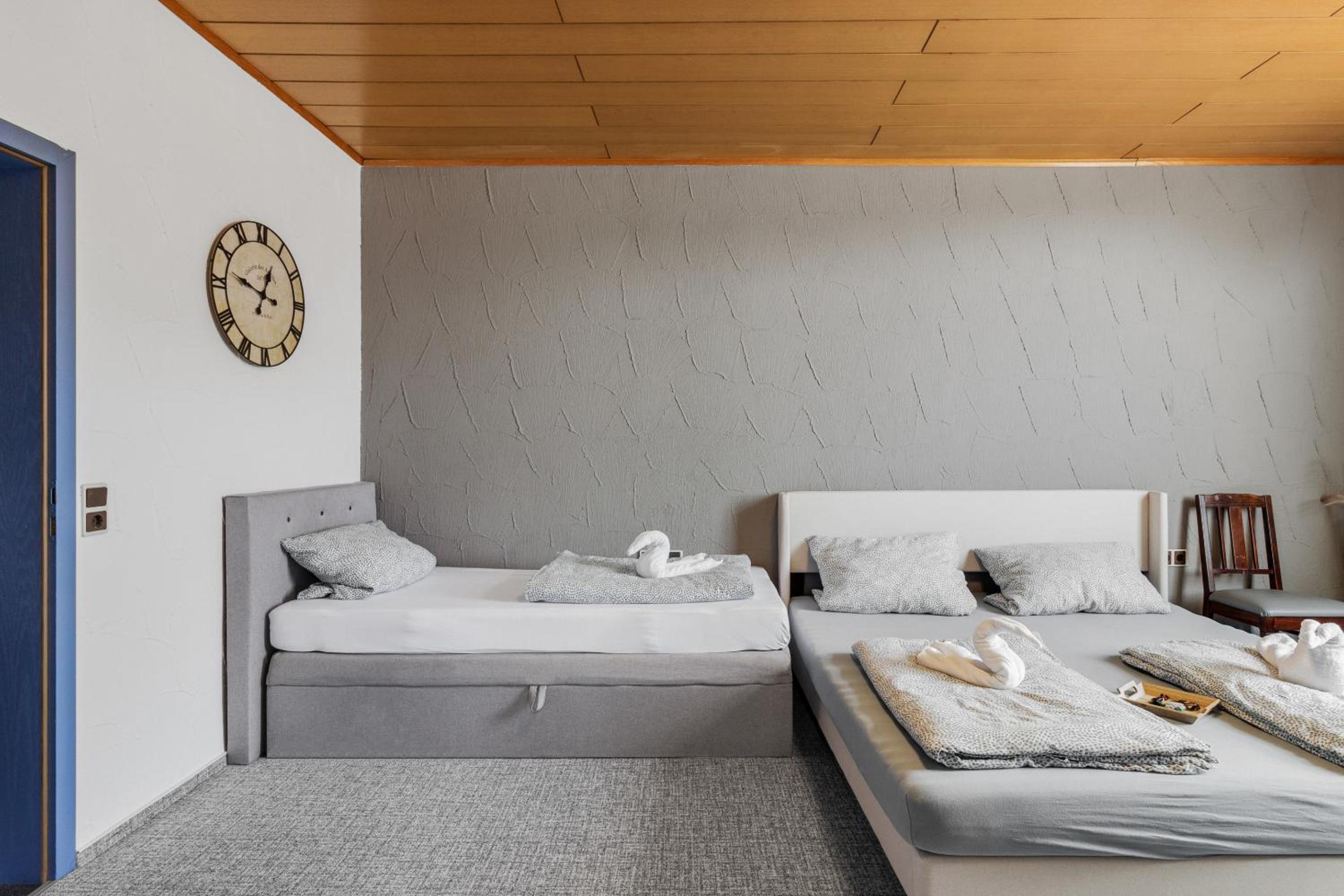 Triple Room with Private Bathroom photo 2