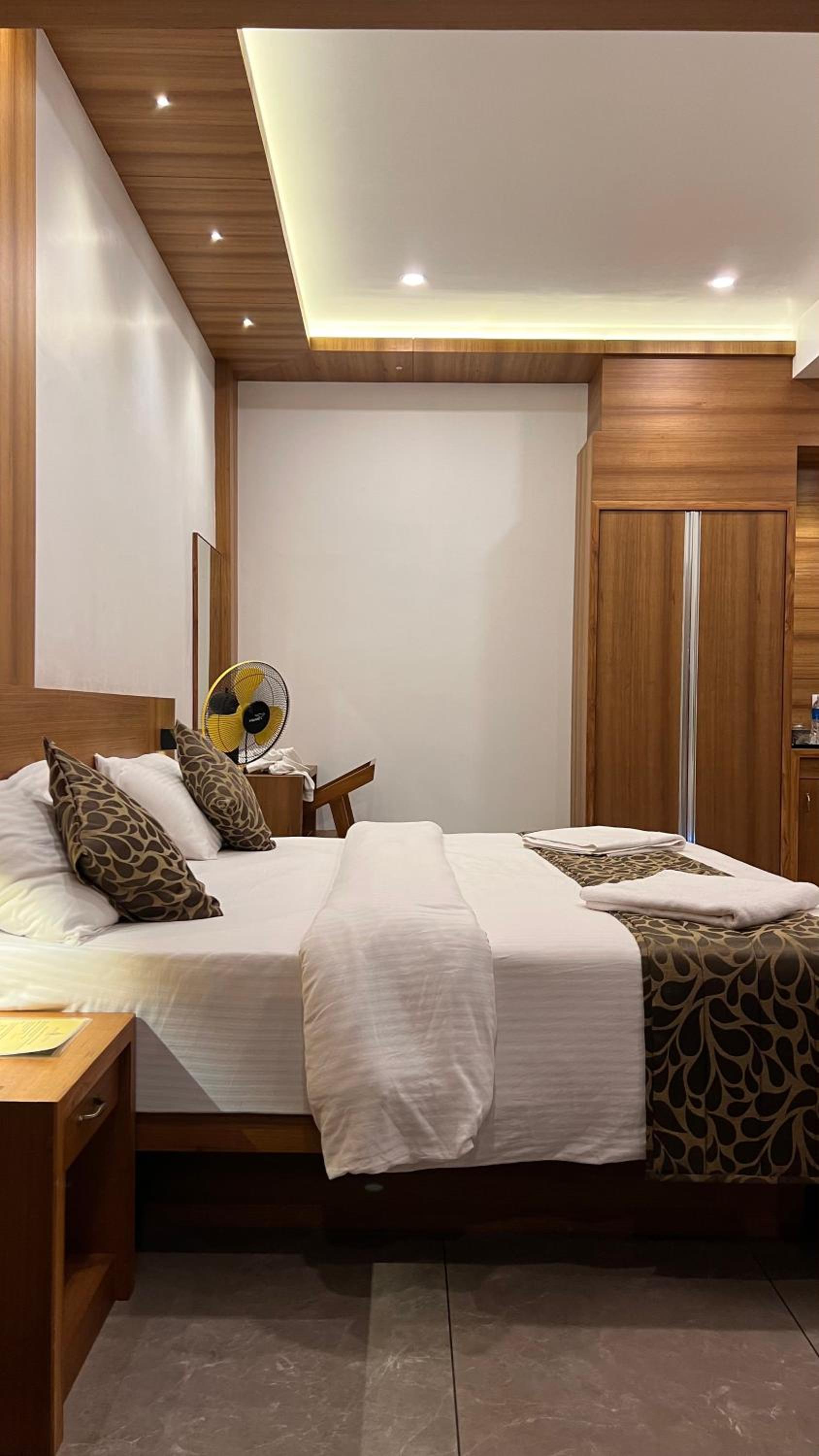 Junior Suite with Pool View - Photo 5