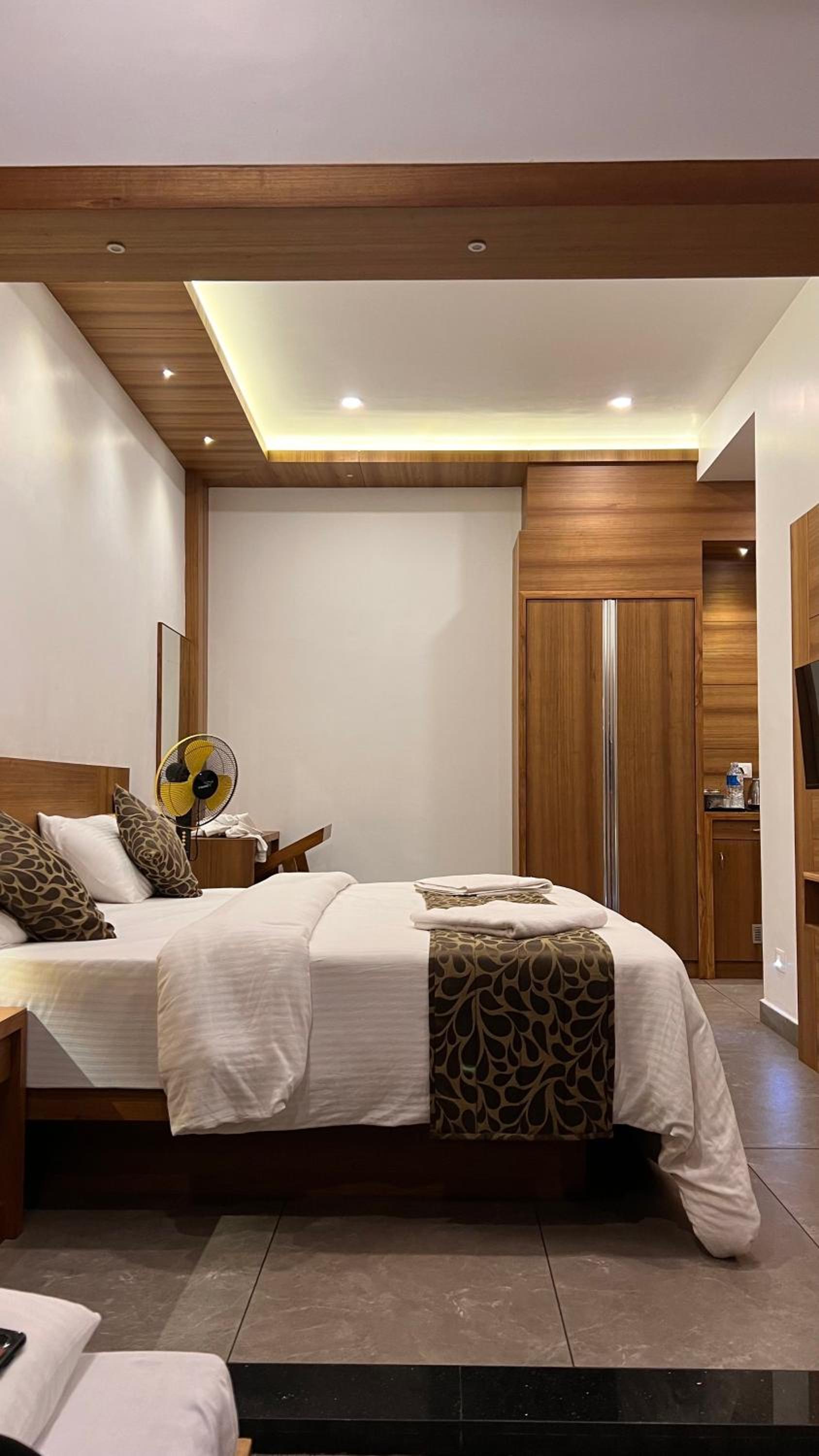 Junior Suite with Pool View - Photo 2