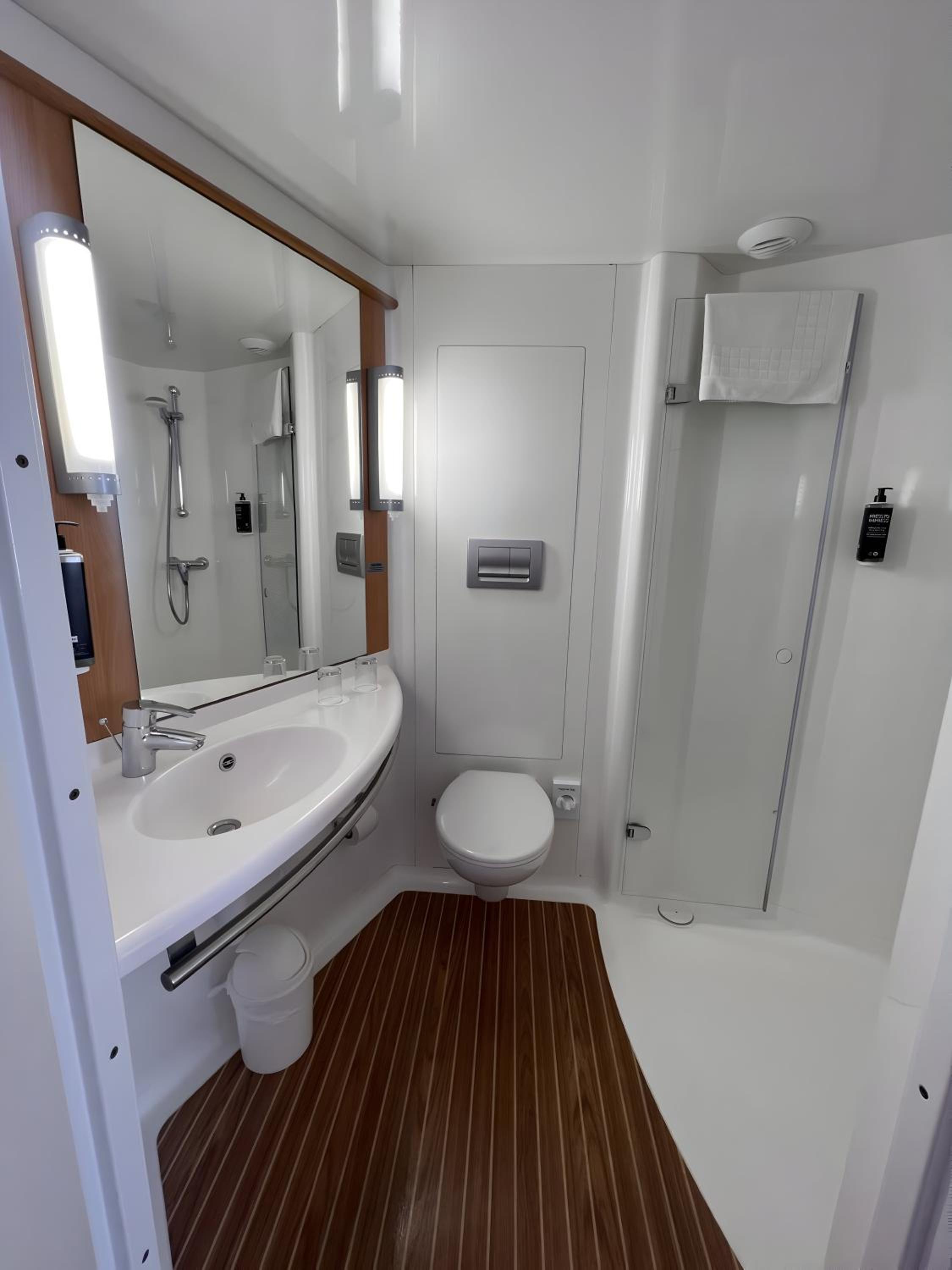 Standard Twin Room photo 3
